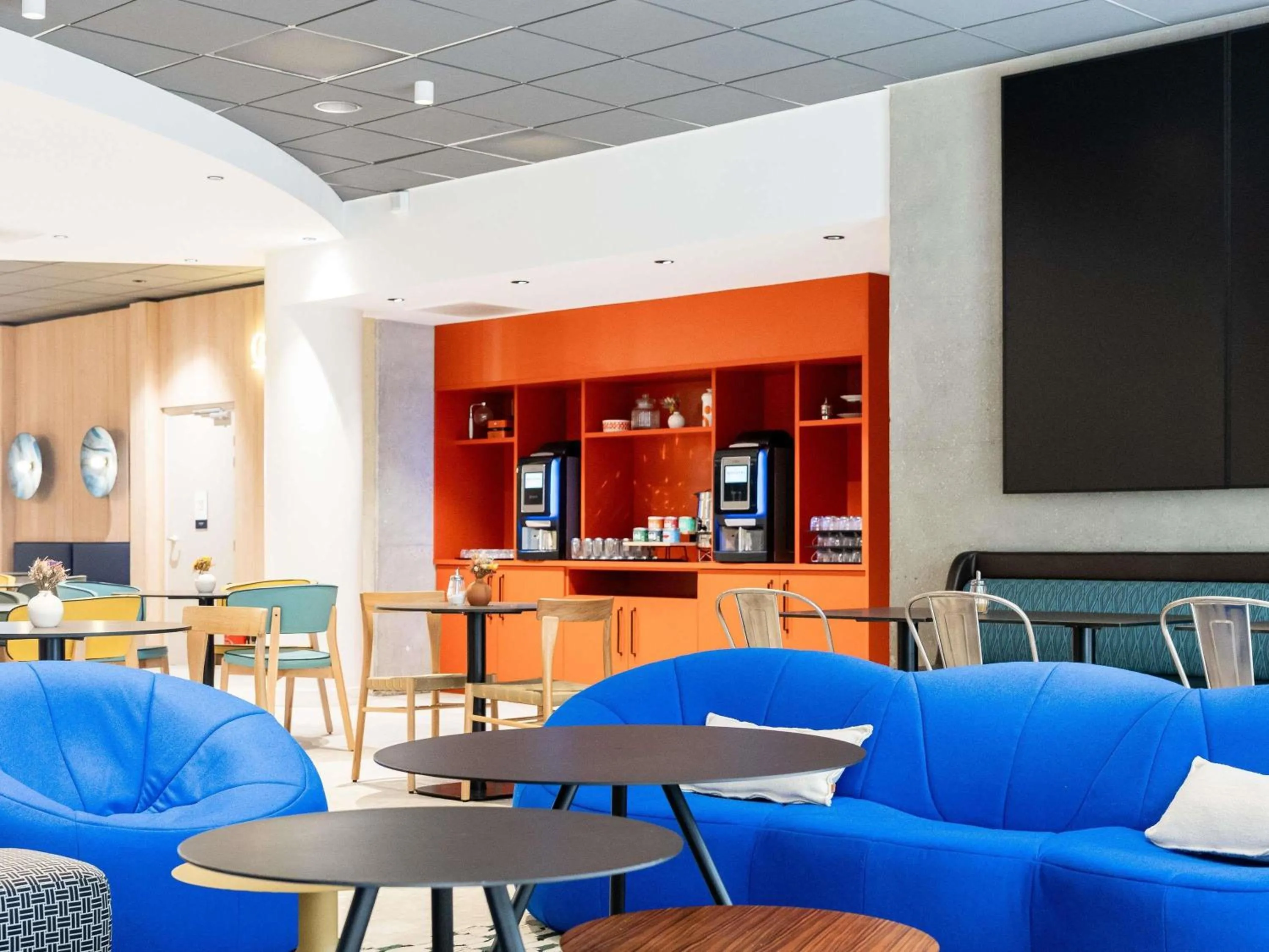 Property building in greet Hotel Paris 13 Porte d'Italie