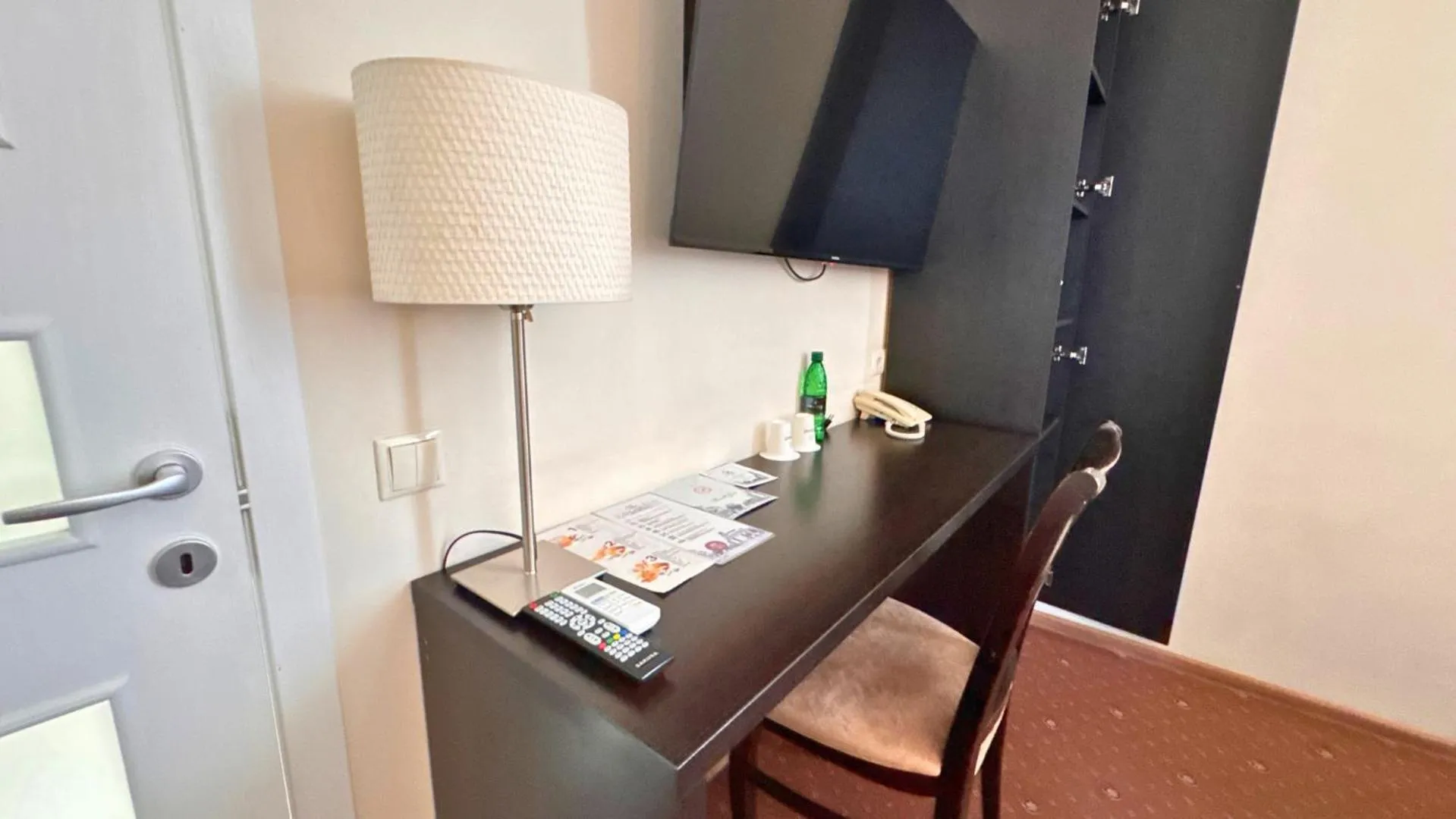 Photo of the whole room in Summit Villa