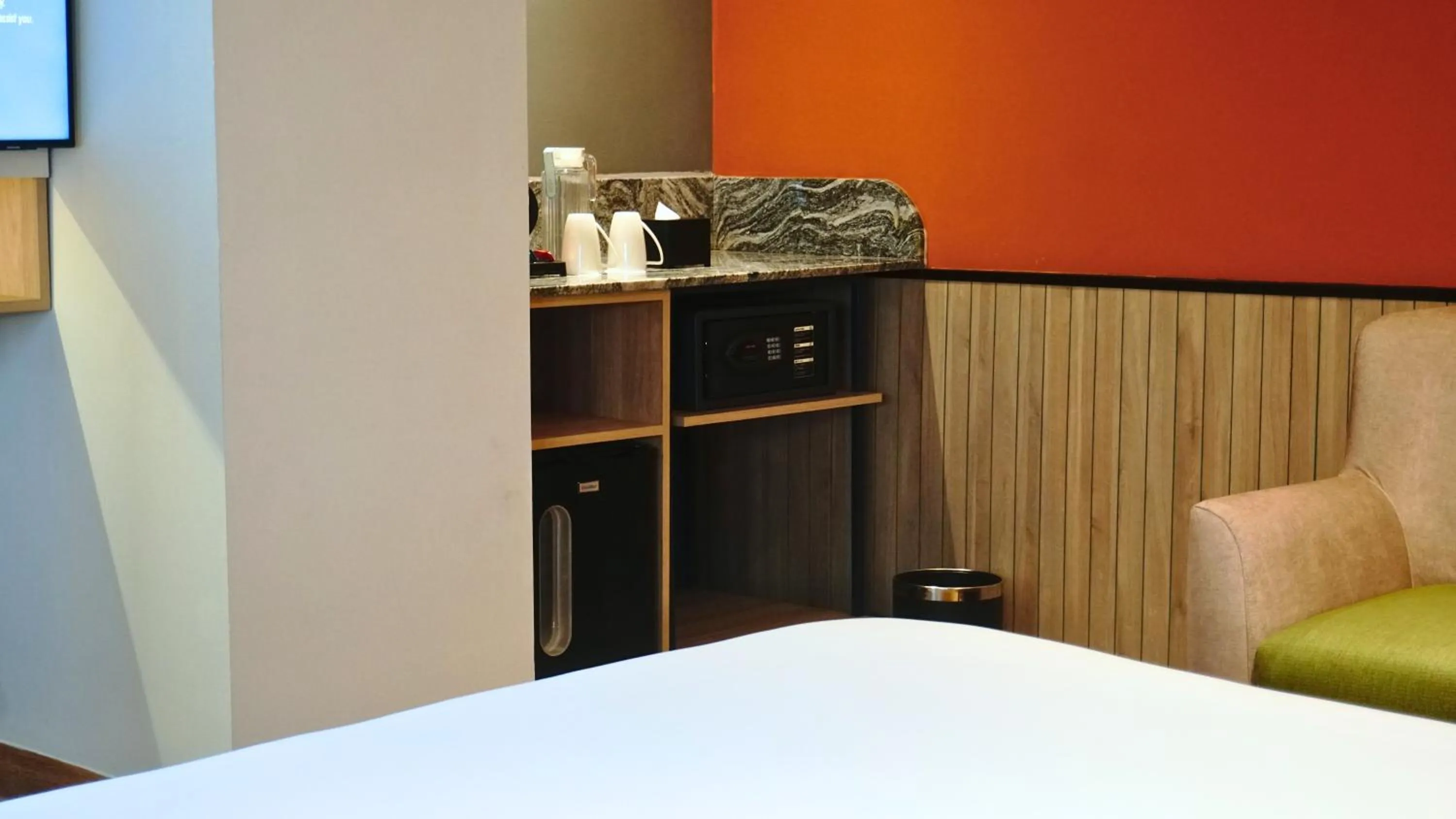 Bed in ibis Styles Serpong BSD City