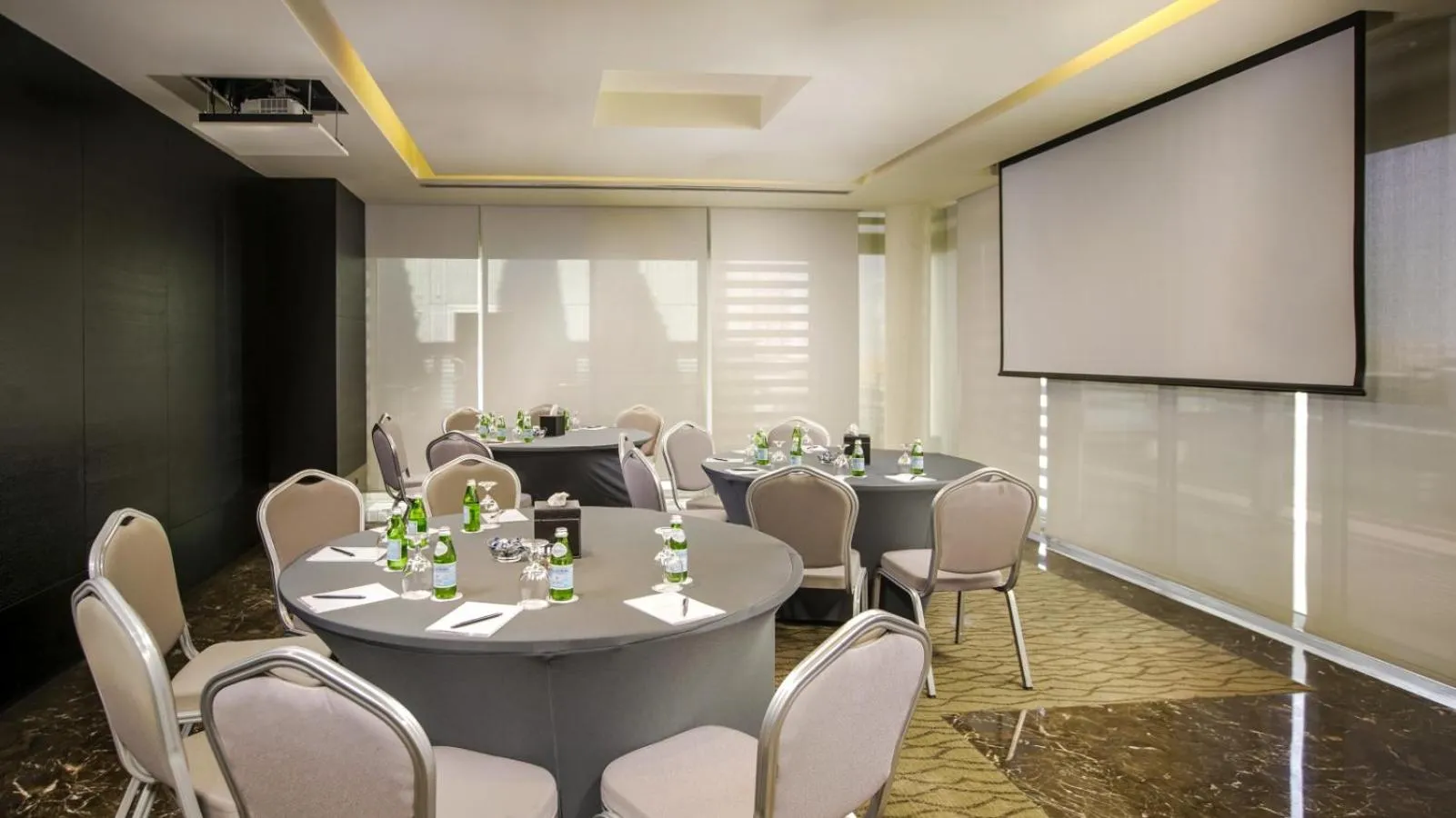 Meeting/conference room in The Abdali Boulevard Hotel