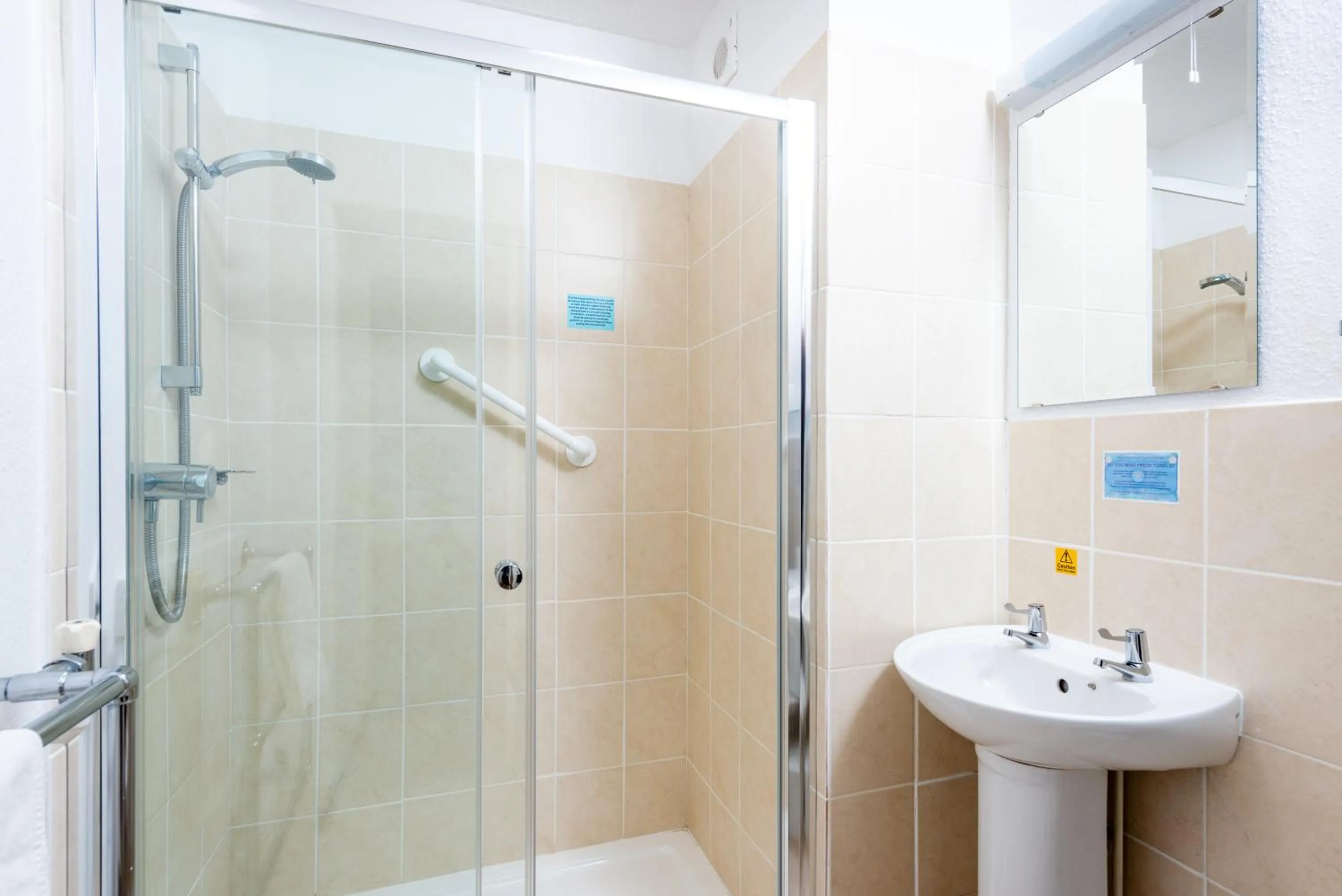 Shower in Imperial Hotel