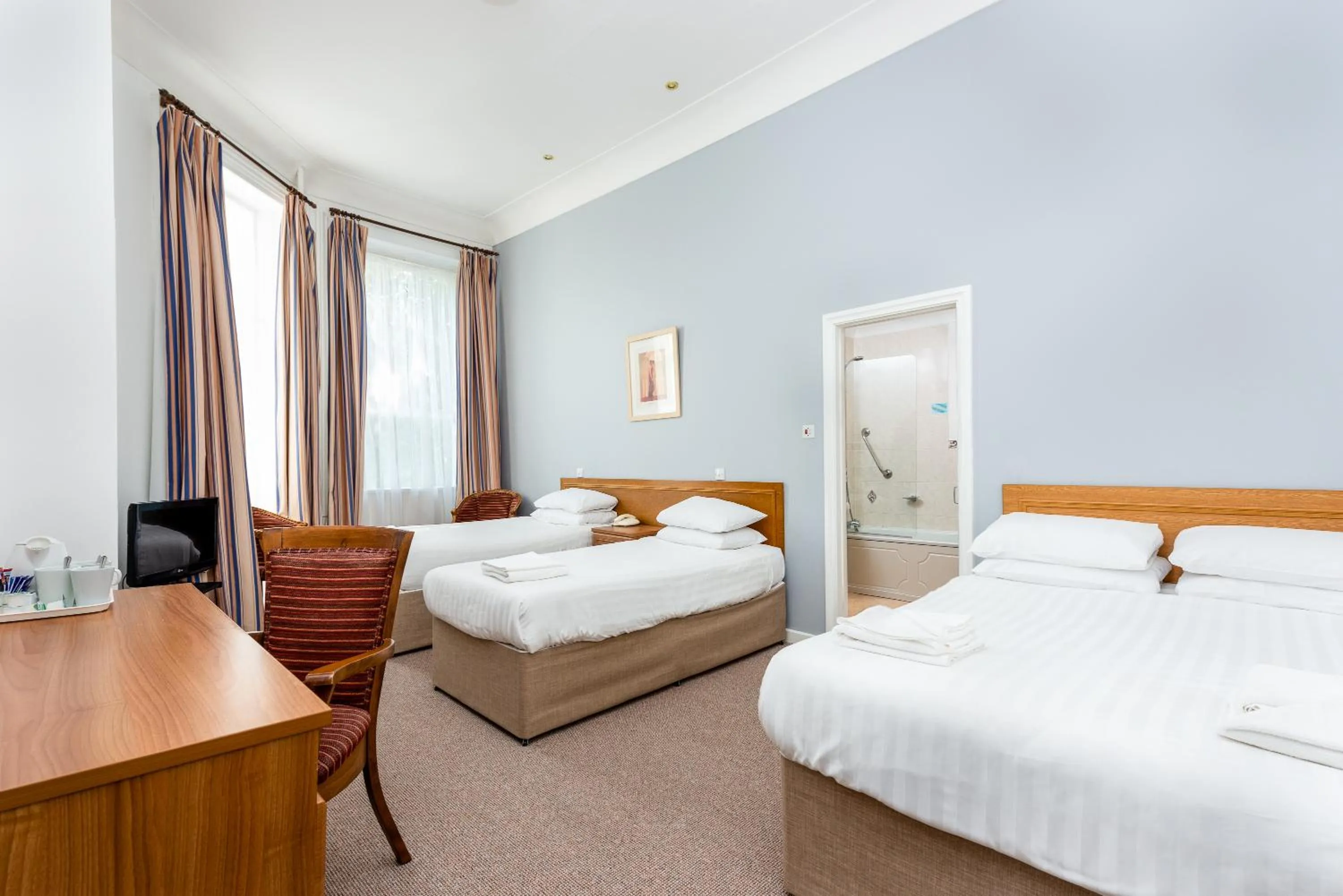 Bedroom, Bed in Imperial Hotel