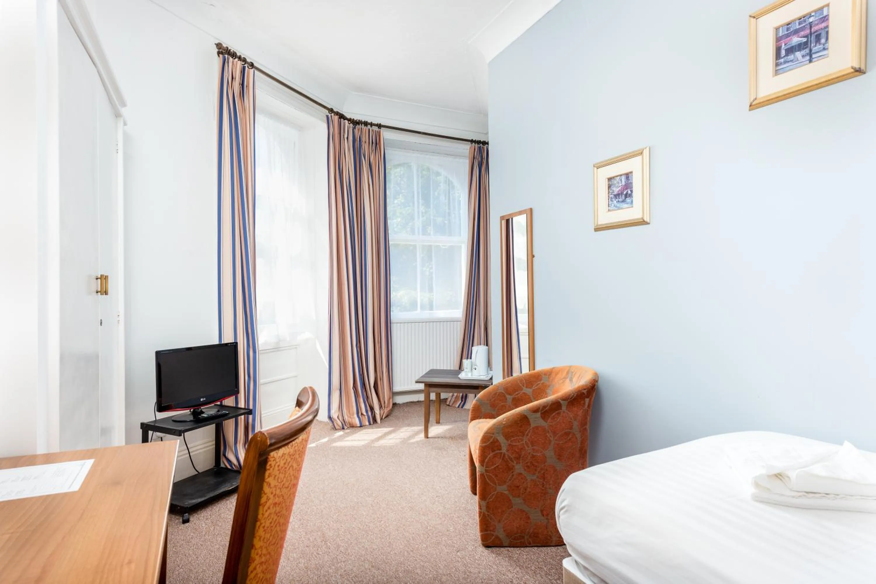 Bedroom, Bed in Imperial Hotel