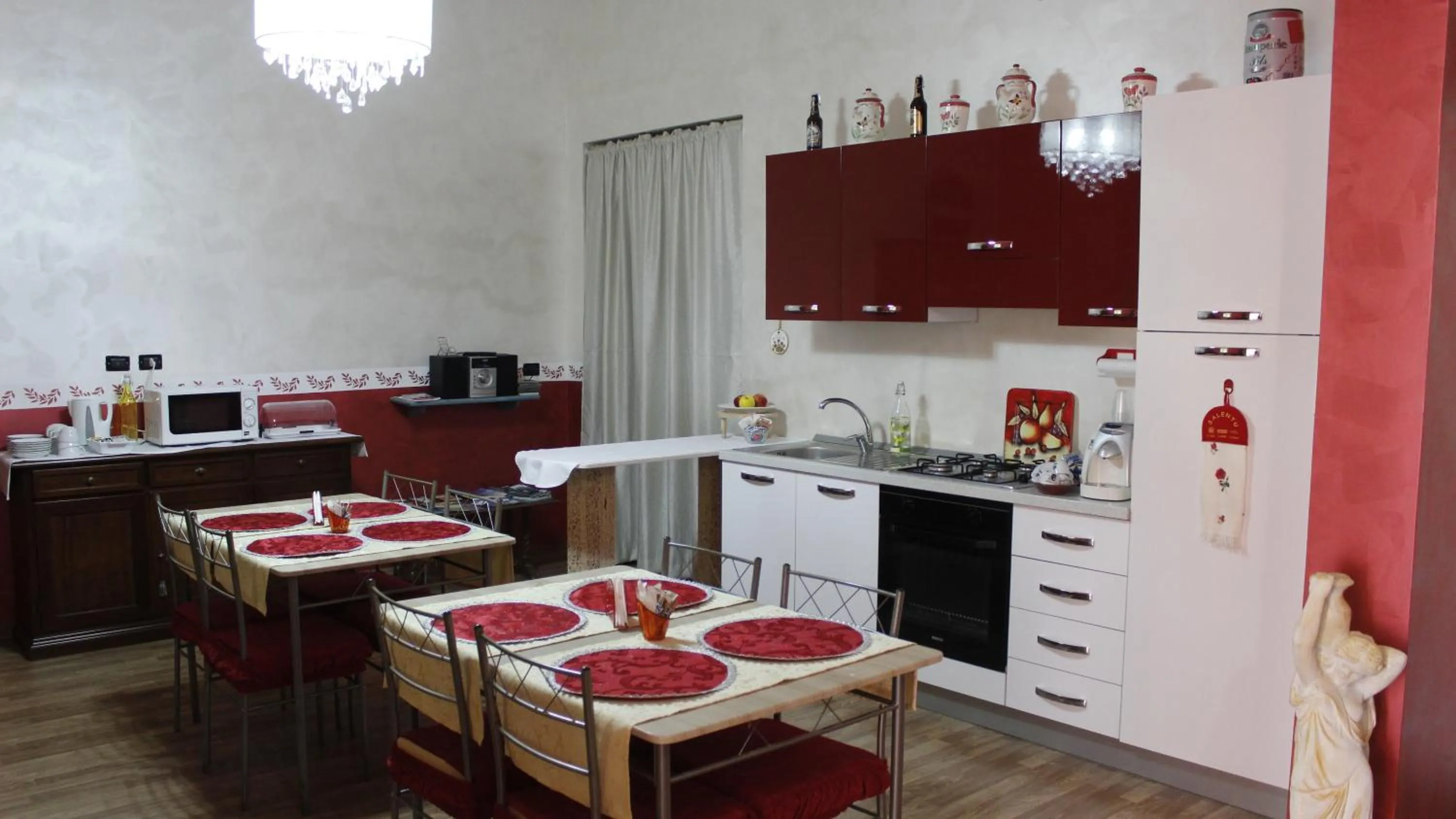 Communal kitchen in A Casa di Mich