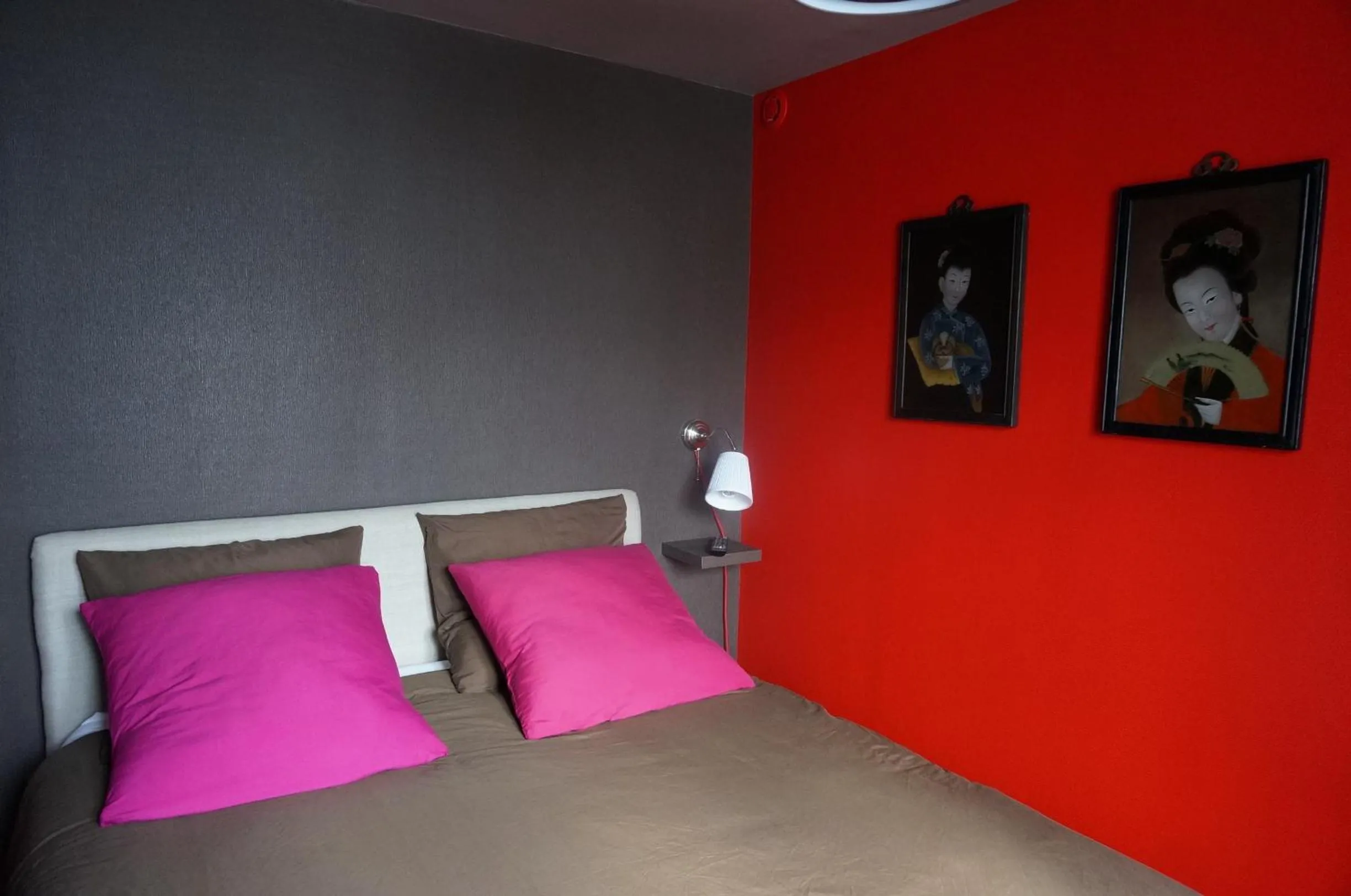 Bed in Le 84 Sainte-Cath'