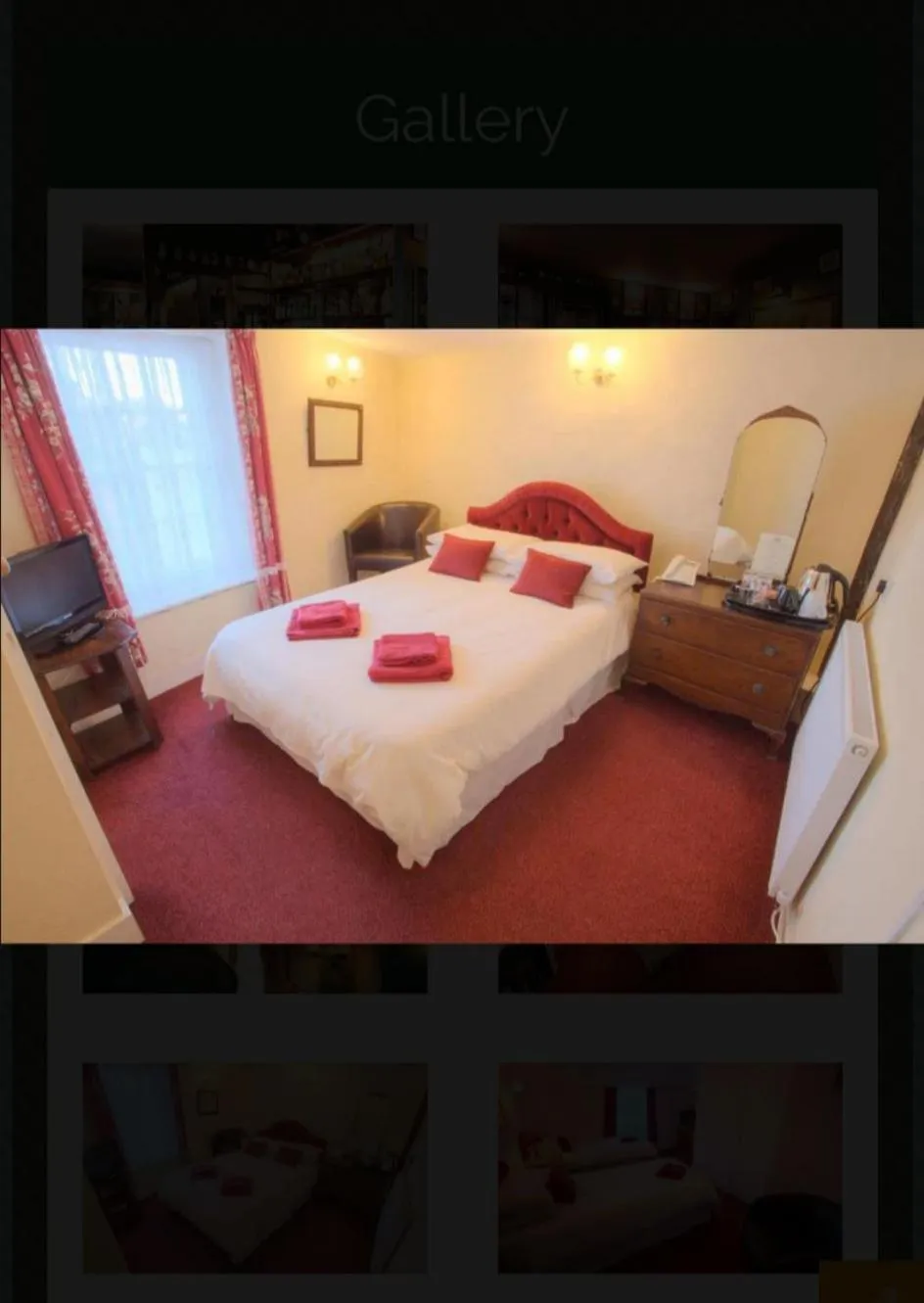 Bed in Kings Arms Hotel