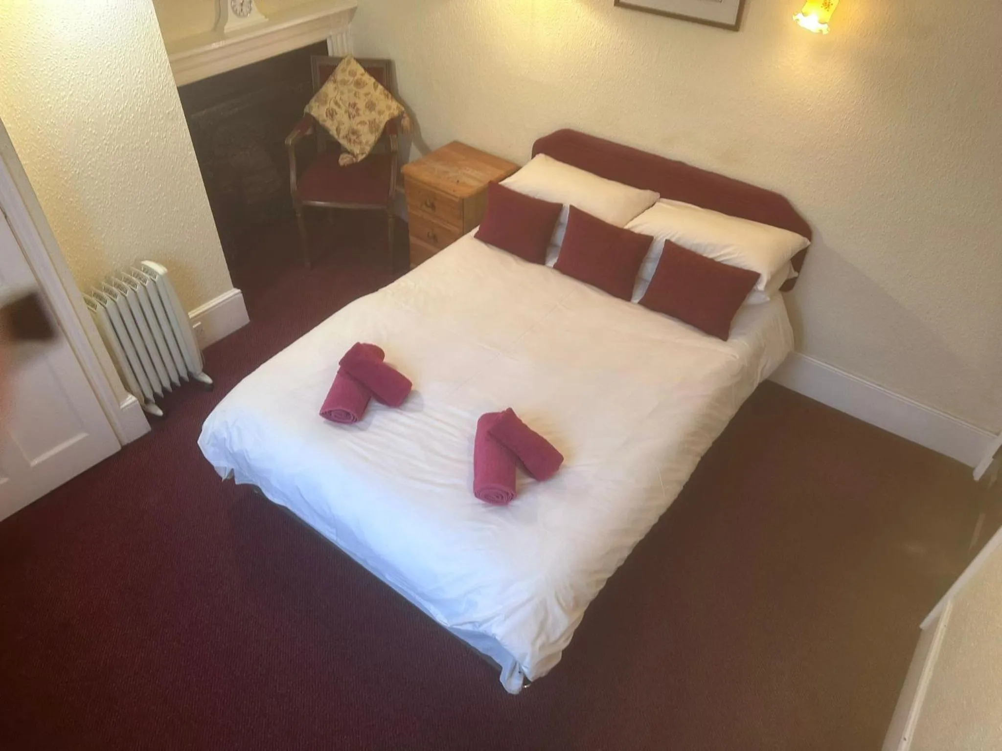 Bed in Kings Arms Hotel