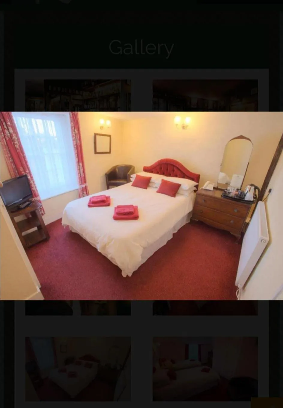 Bed in Kings Arms Hotel