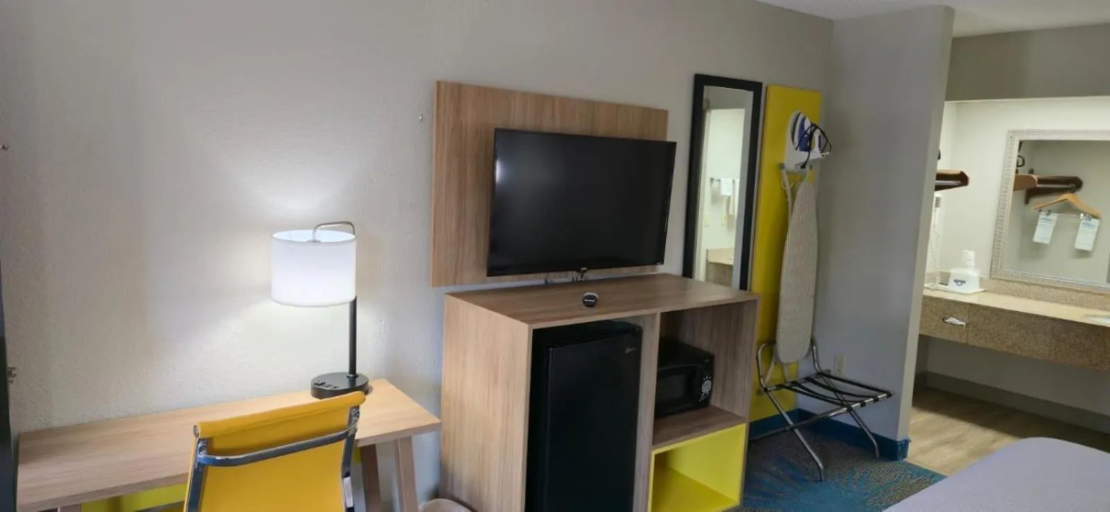 Bed in Days Inn by Wyndham Elberton