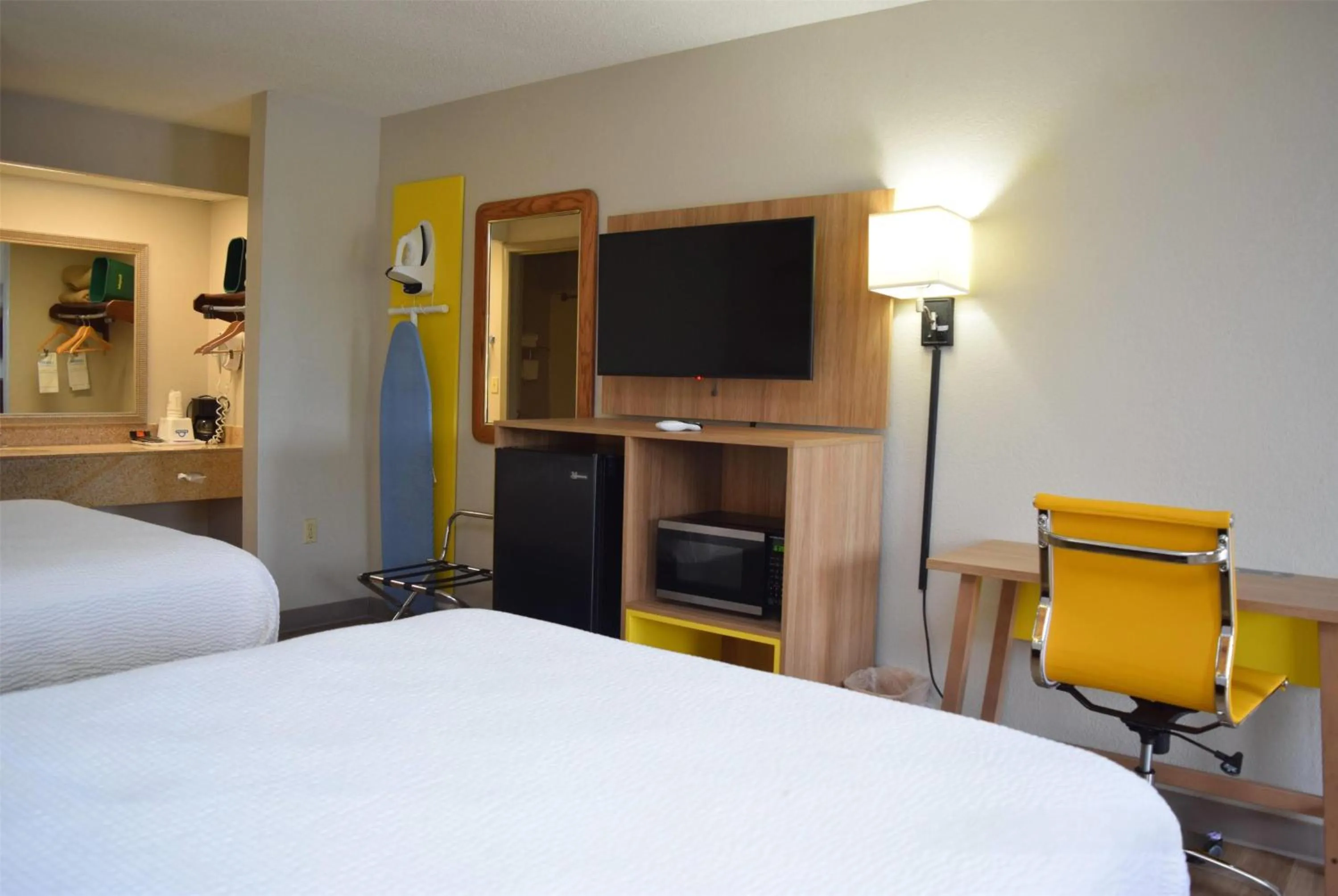 Photo of the whole room, Bed in Days Inn by Wyndham Elberton