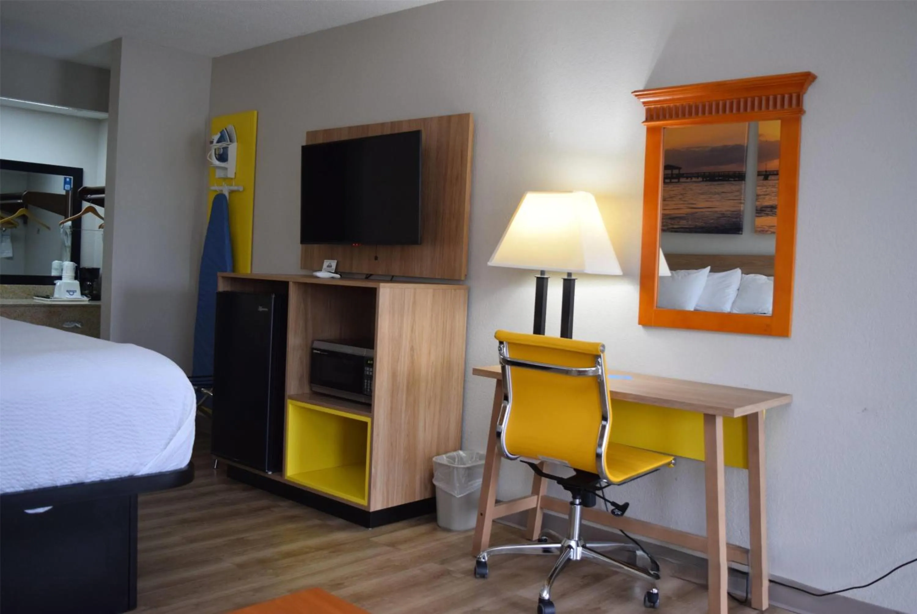 Photo of the whole room, Bed in Days Inn by Wyndham Elberton