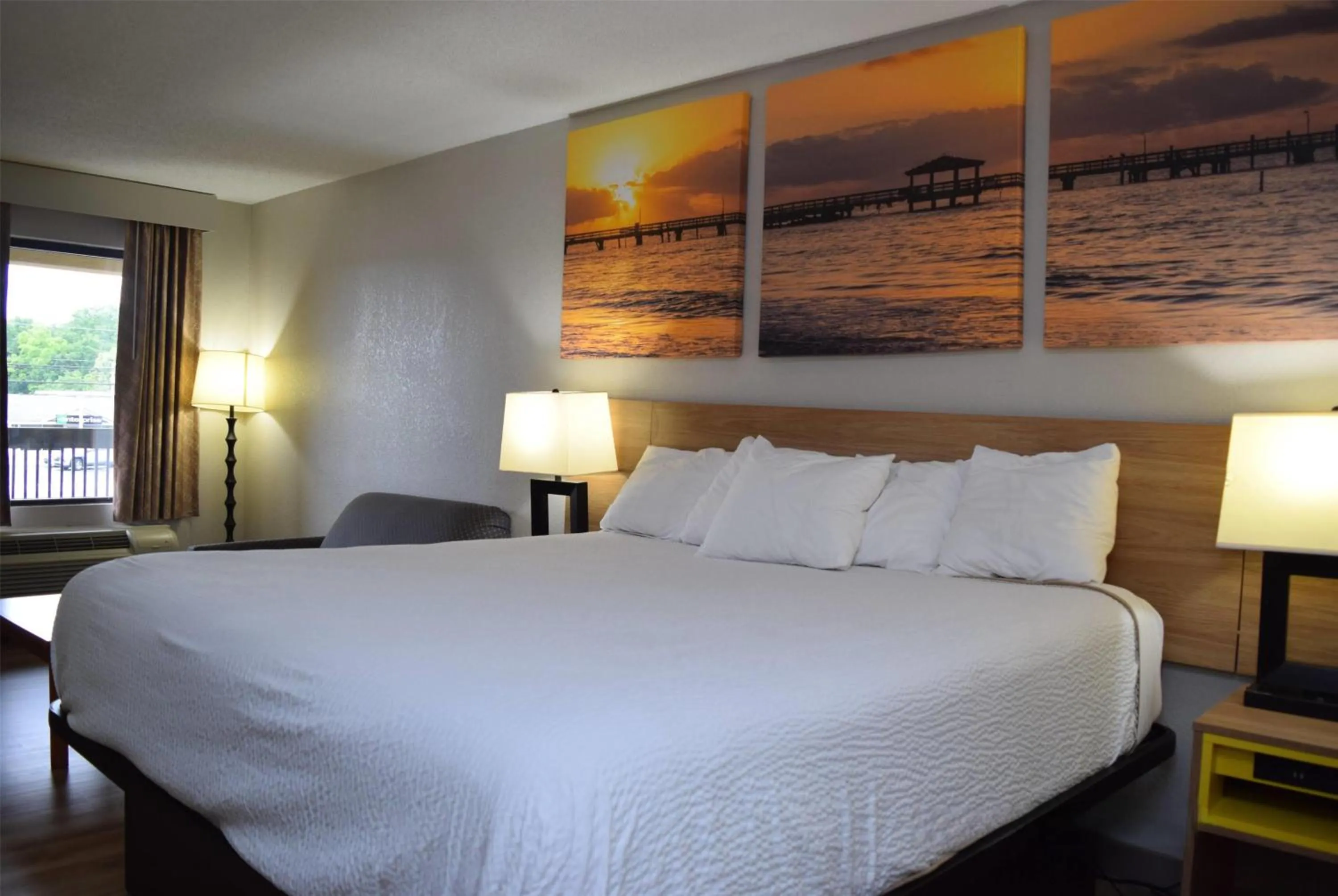 Photo of the whole room, Bed in Days Inn by Wyndham Elberton