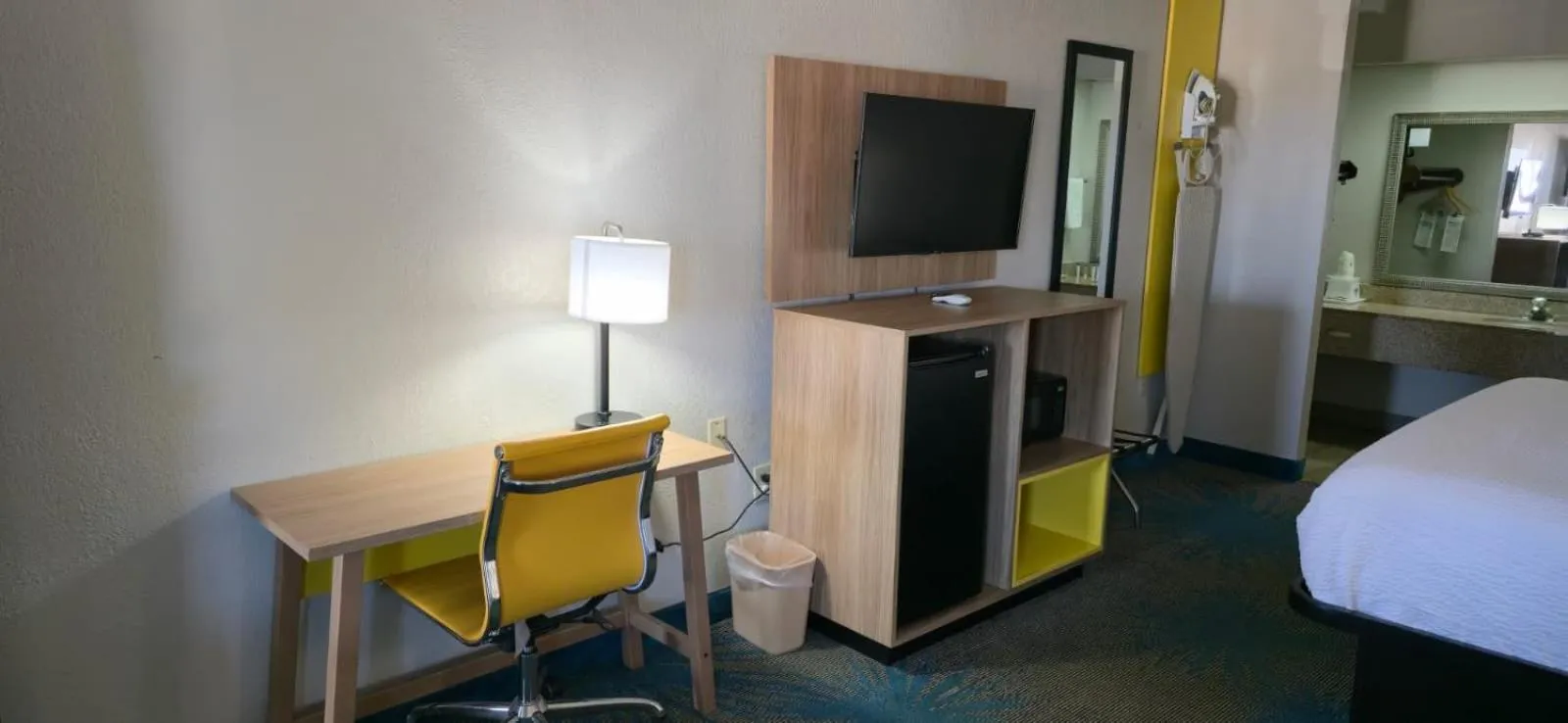 Bed in Days Inn by Wyndham Elberton