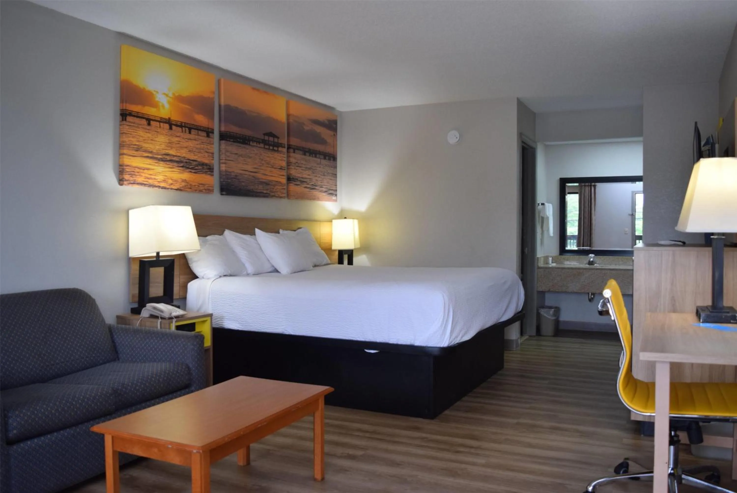 Photo of the whole room, Bed in Days Inn by Wyndham Elberton