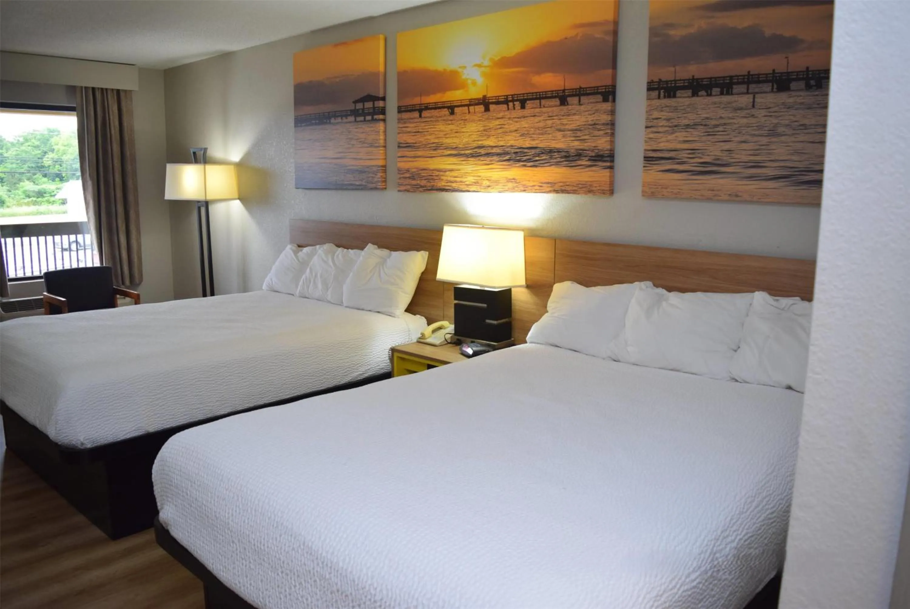 Photo of the whole room, Bed in Days Inn by Wyndham Elberton