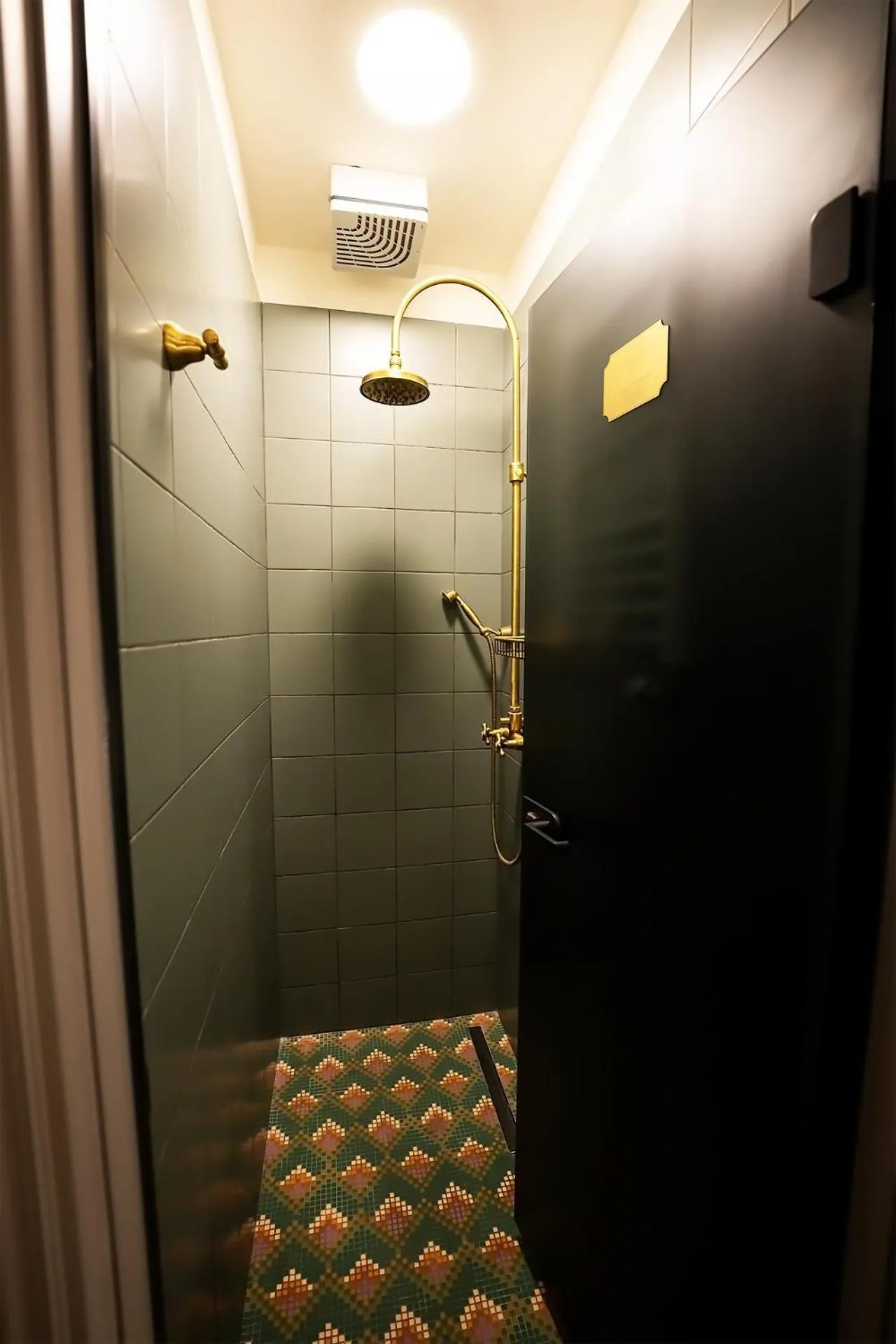 Shower in Tempus