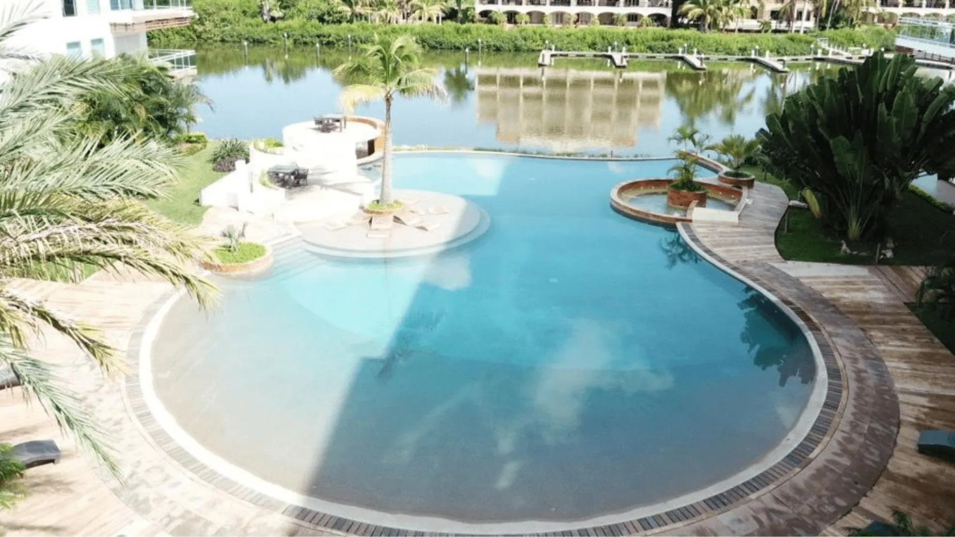 Swimming pool in Pacifika Marina Mazatlán