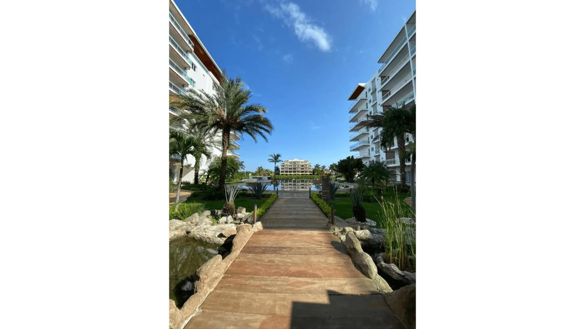 Swimming pool in Pacifika Marina Mazatlán