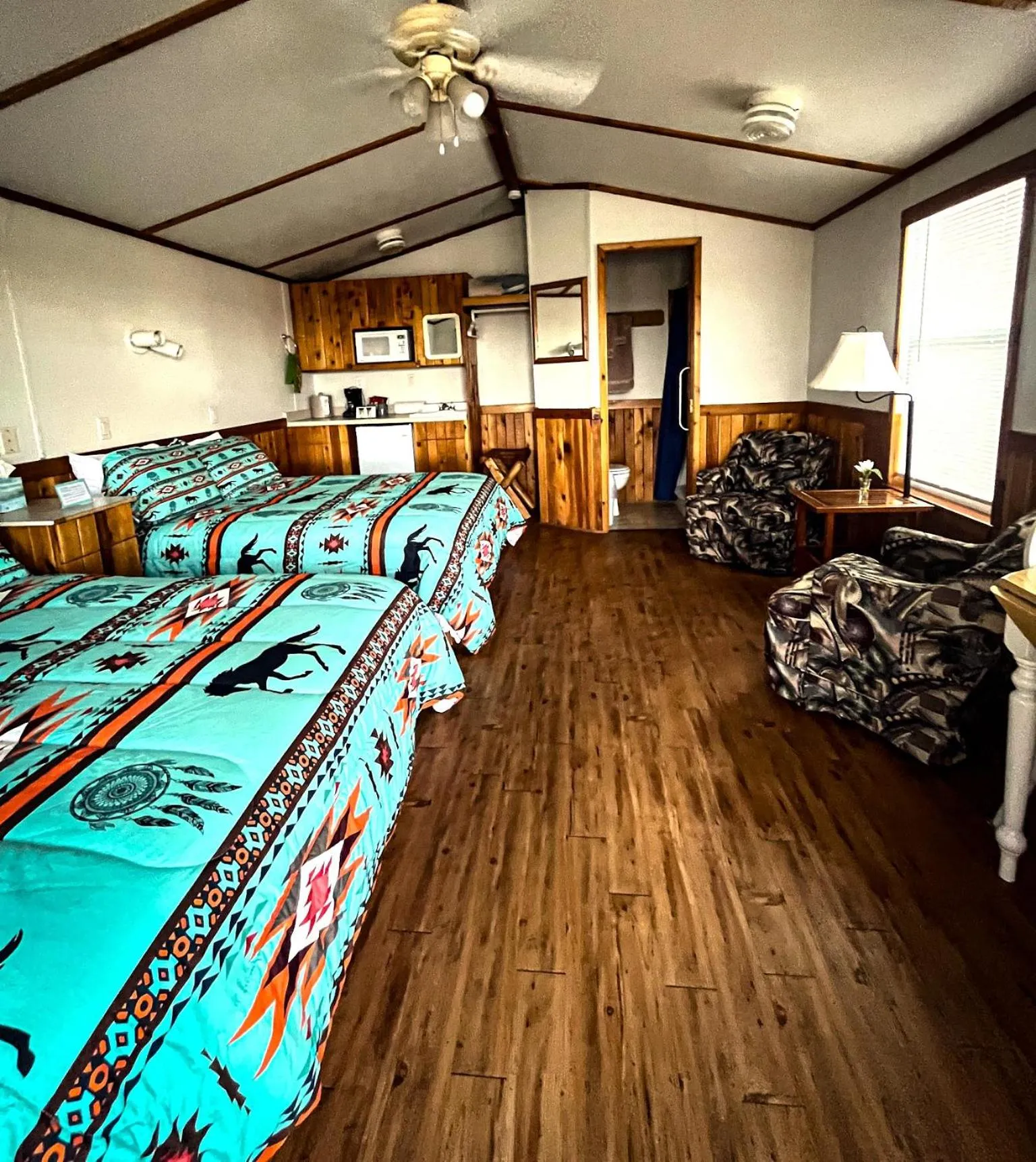 Photo of the whole room in Mountain View Lodge