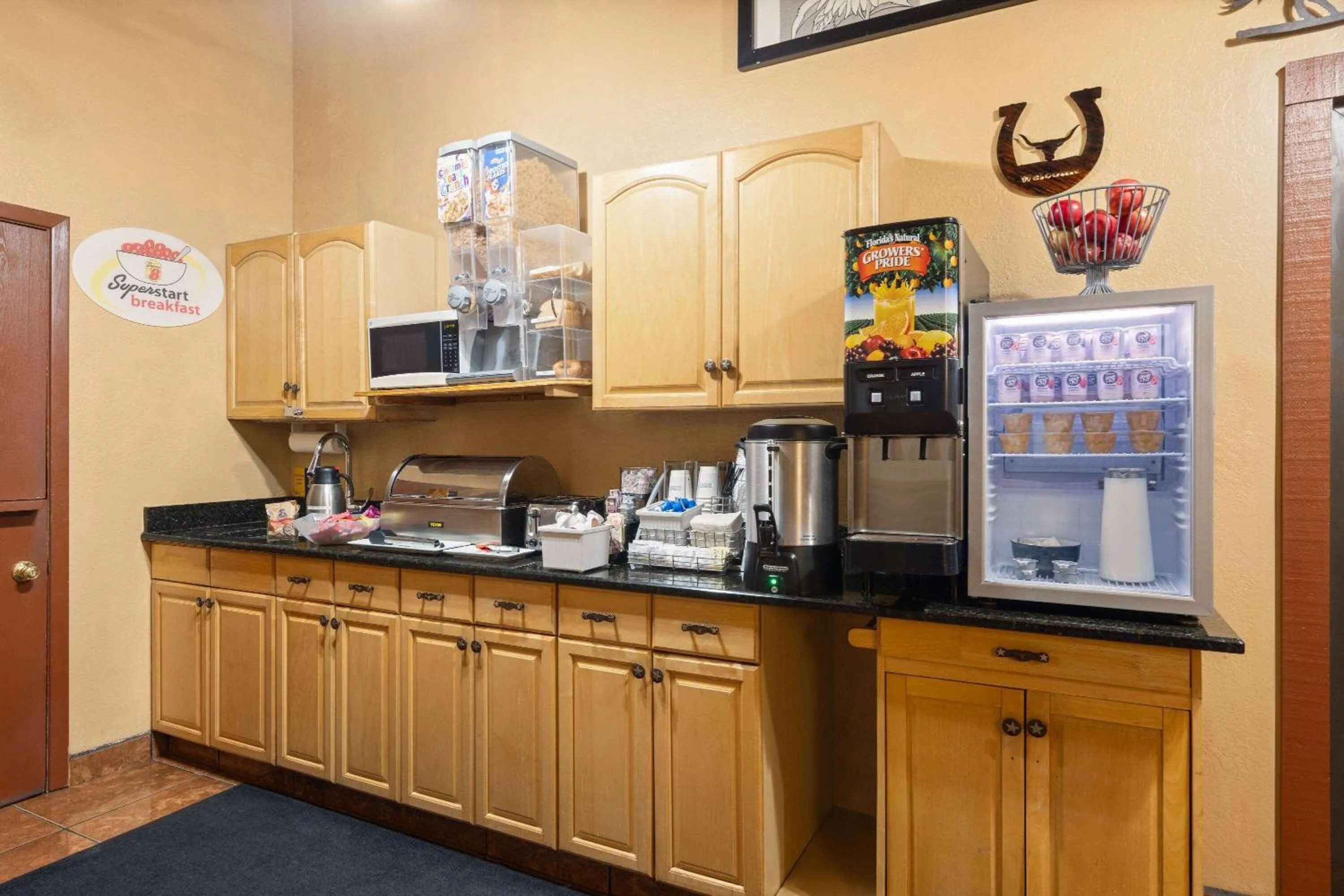 Breakfast in Super 8 by Wyndham Dodge City