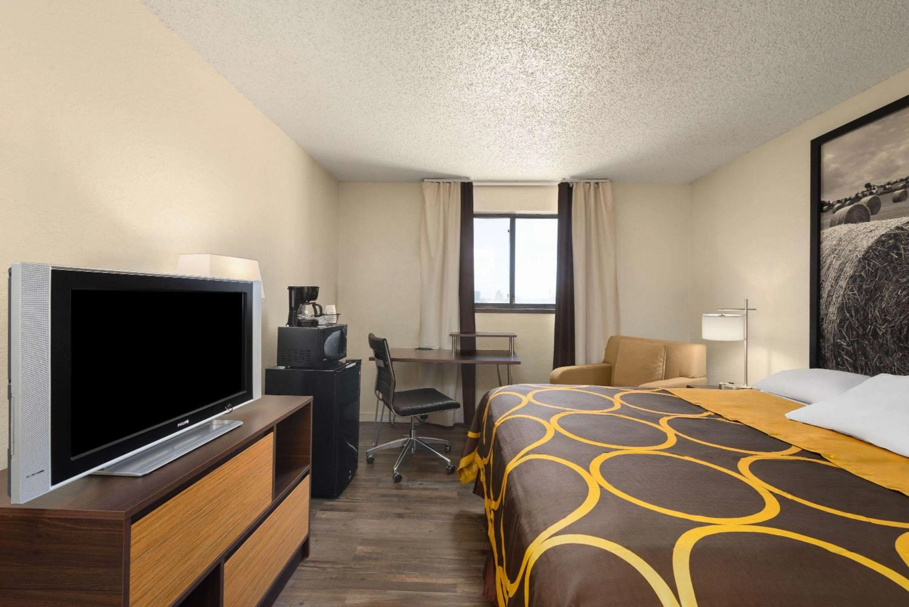 Photo of the whole room, Bed in Super 8 by Wyndham Dodge City