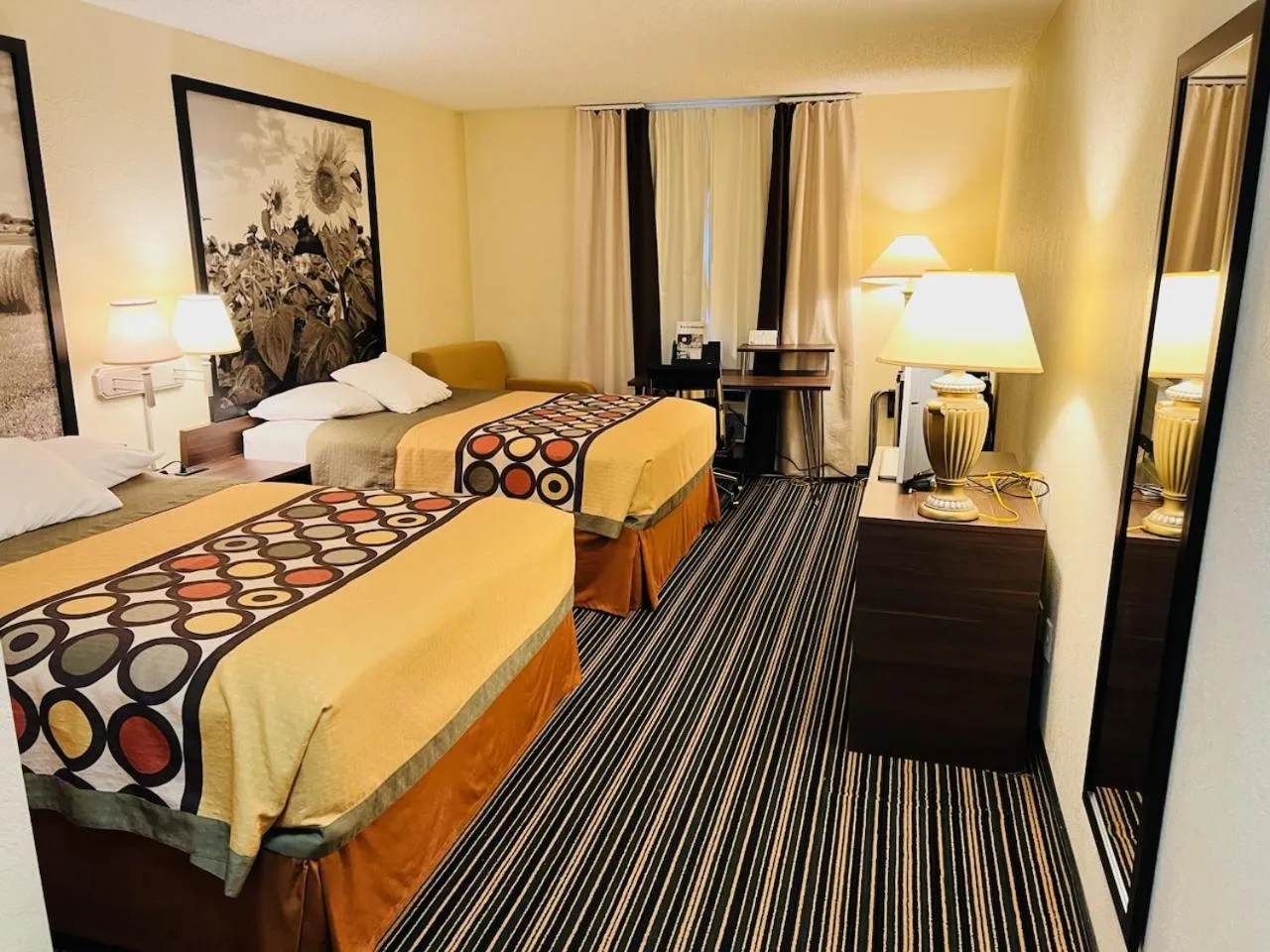 Bedroom, Bed in Super 8 by Wyndham Dodge City