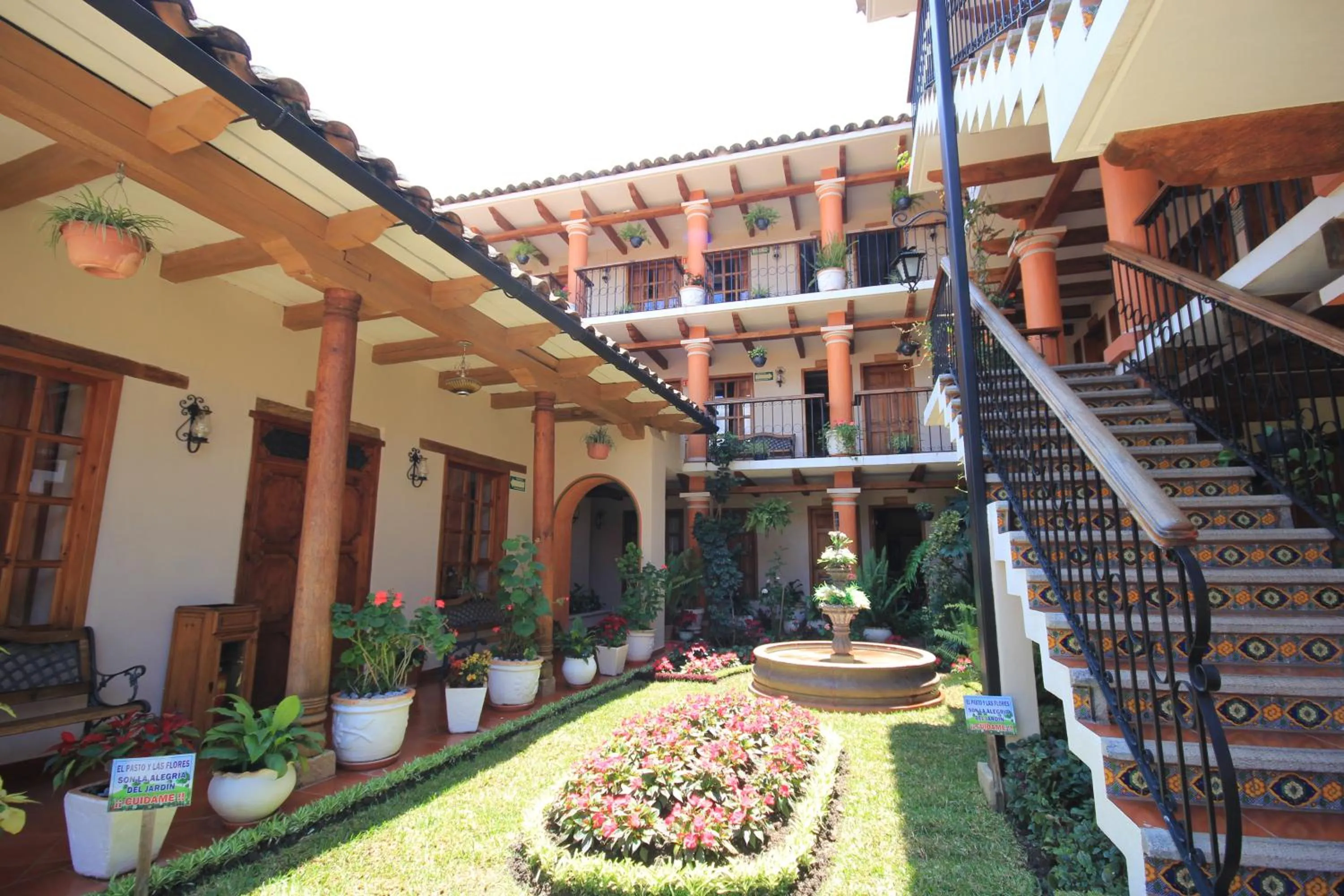 Property building in Hotel La Casa de Mamá