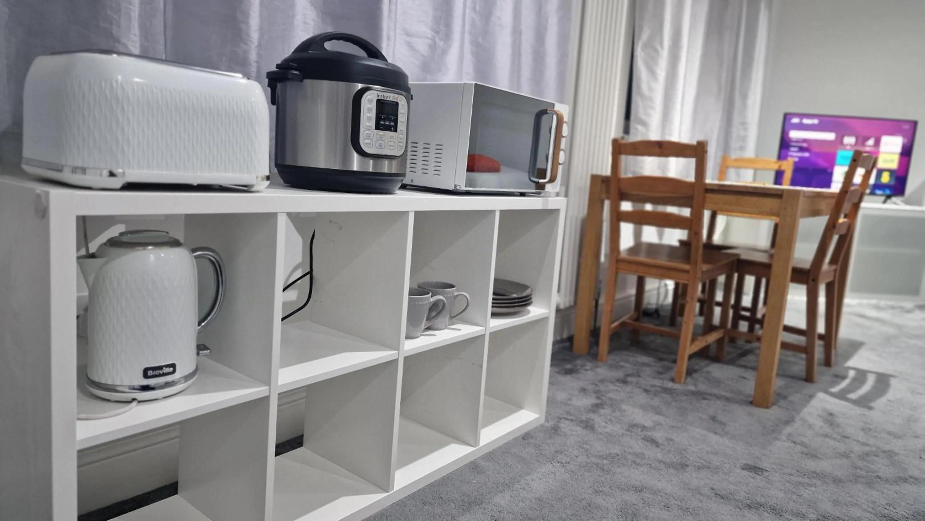 Coffee/tea facilities in SnoozeDen Westmead - Windsor Castle & Legoland