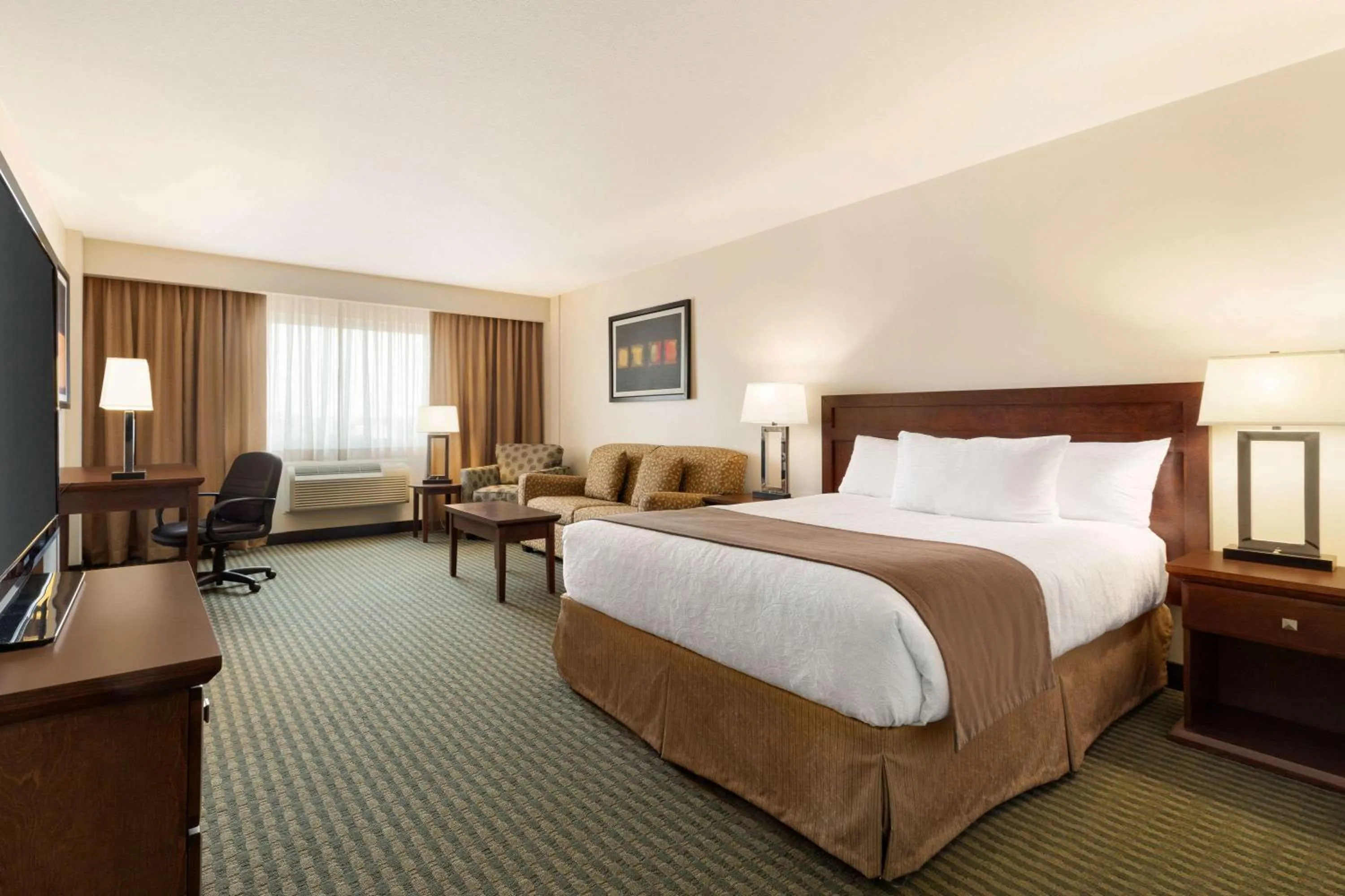 Photo of the whole room, Bed in Travelodge Hotel by Wyndham Weyburn