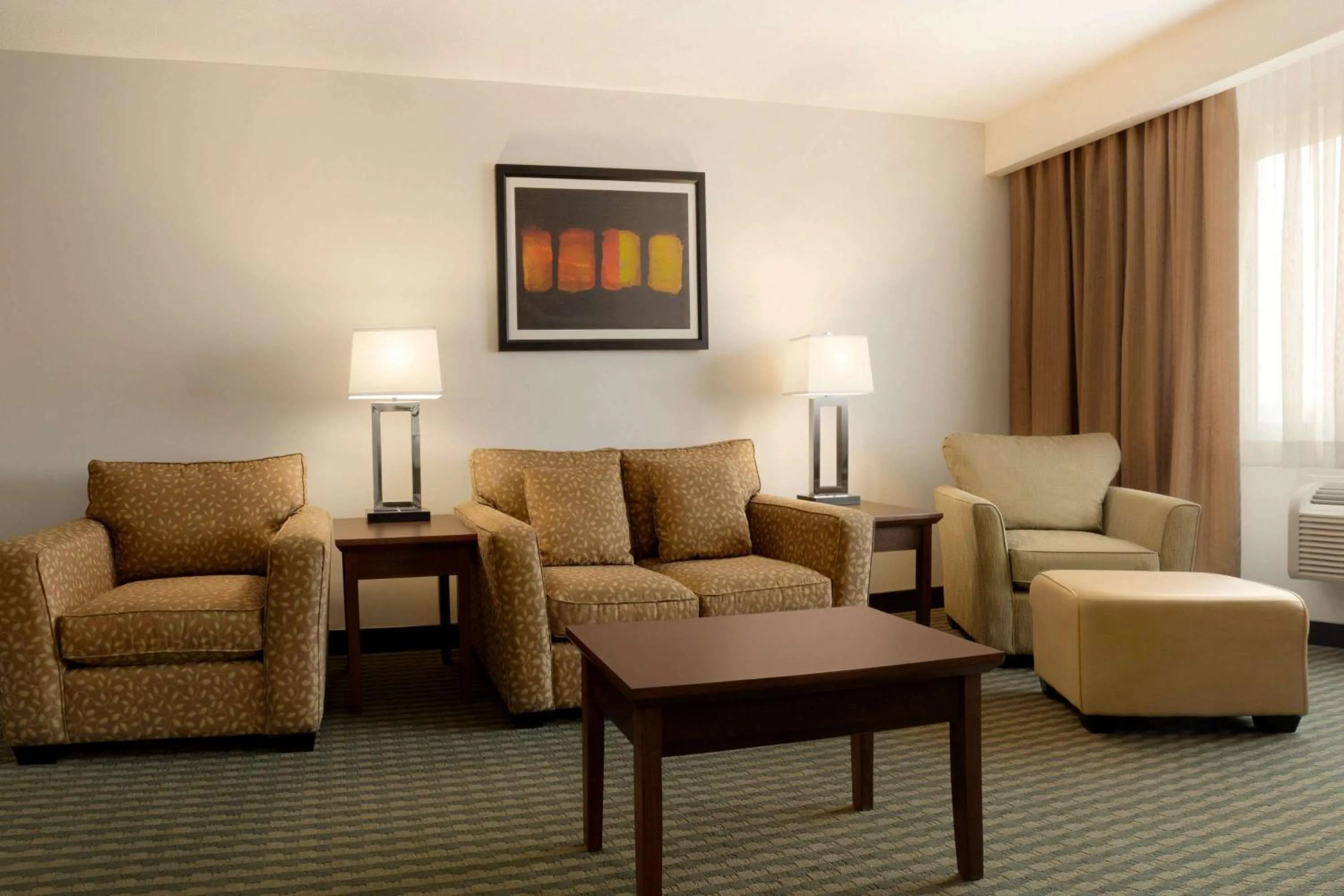 Photo of the whole room in Travelodge Hotel by Wyndham Weyburn