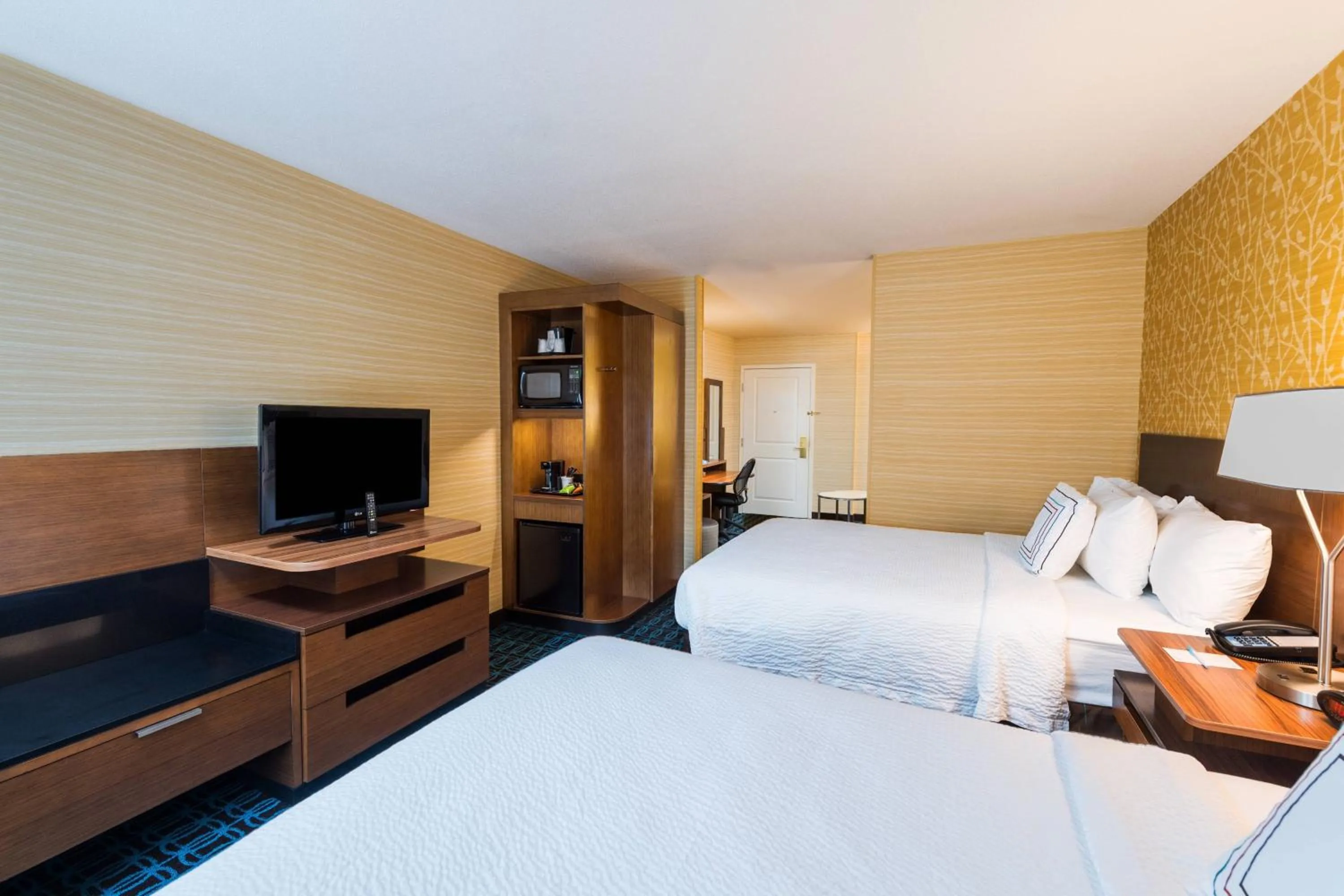 Photo of the whole room, Bed in Fairfield by Marriott Inn & Suites Uncasville Mohegan Sun Area