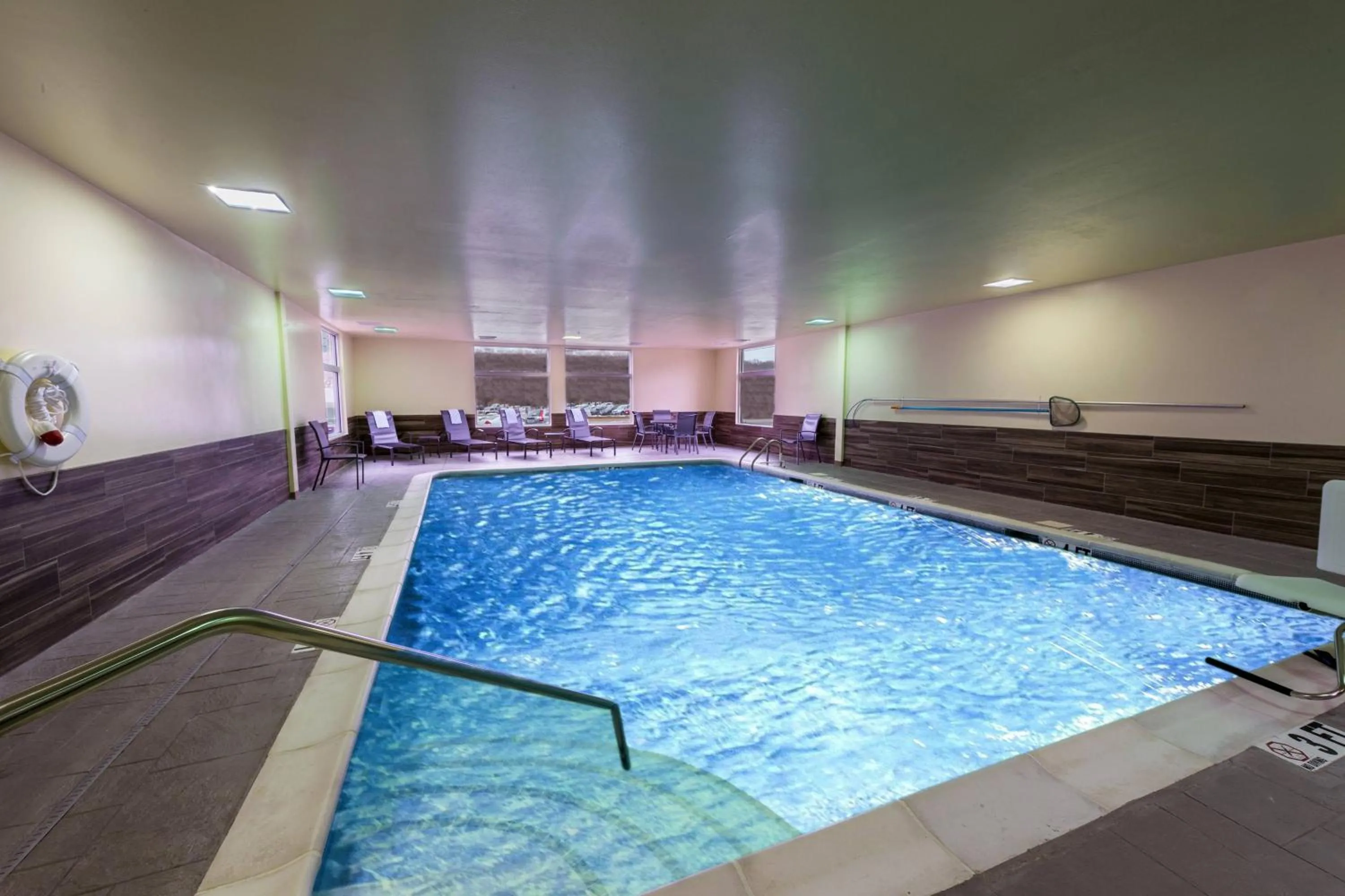 Swimming pool in Fairfield by Marriott Inn & Suites Uncasville Mohegan Sun Area
