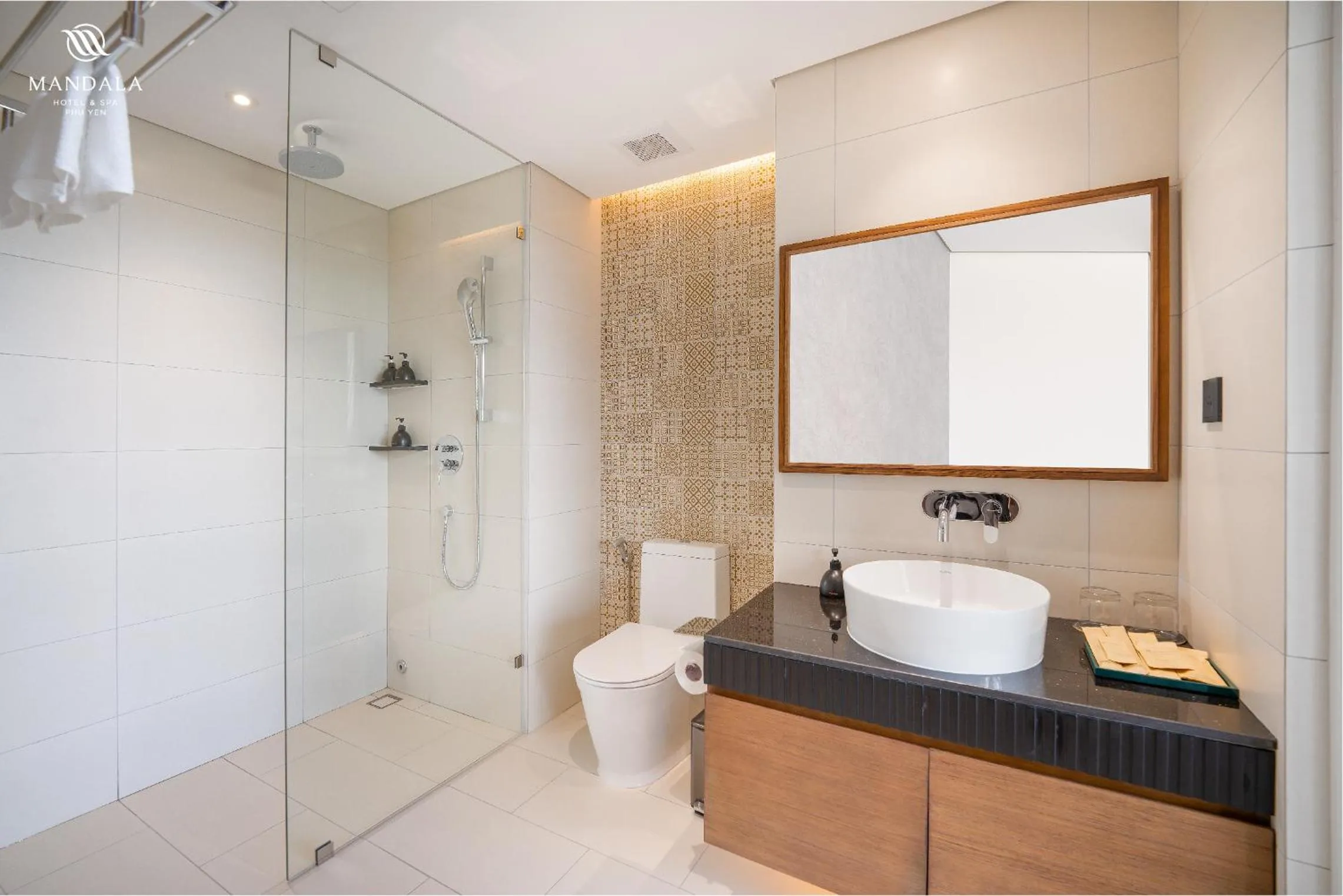 Toilet in M Continental by Mandala Phu Yen - 24hours Stay