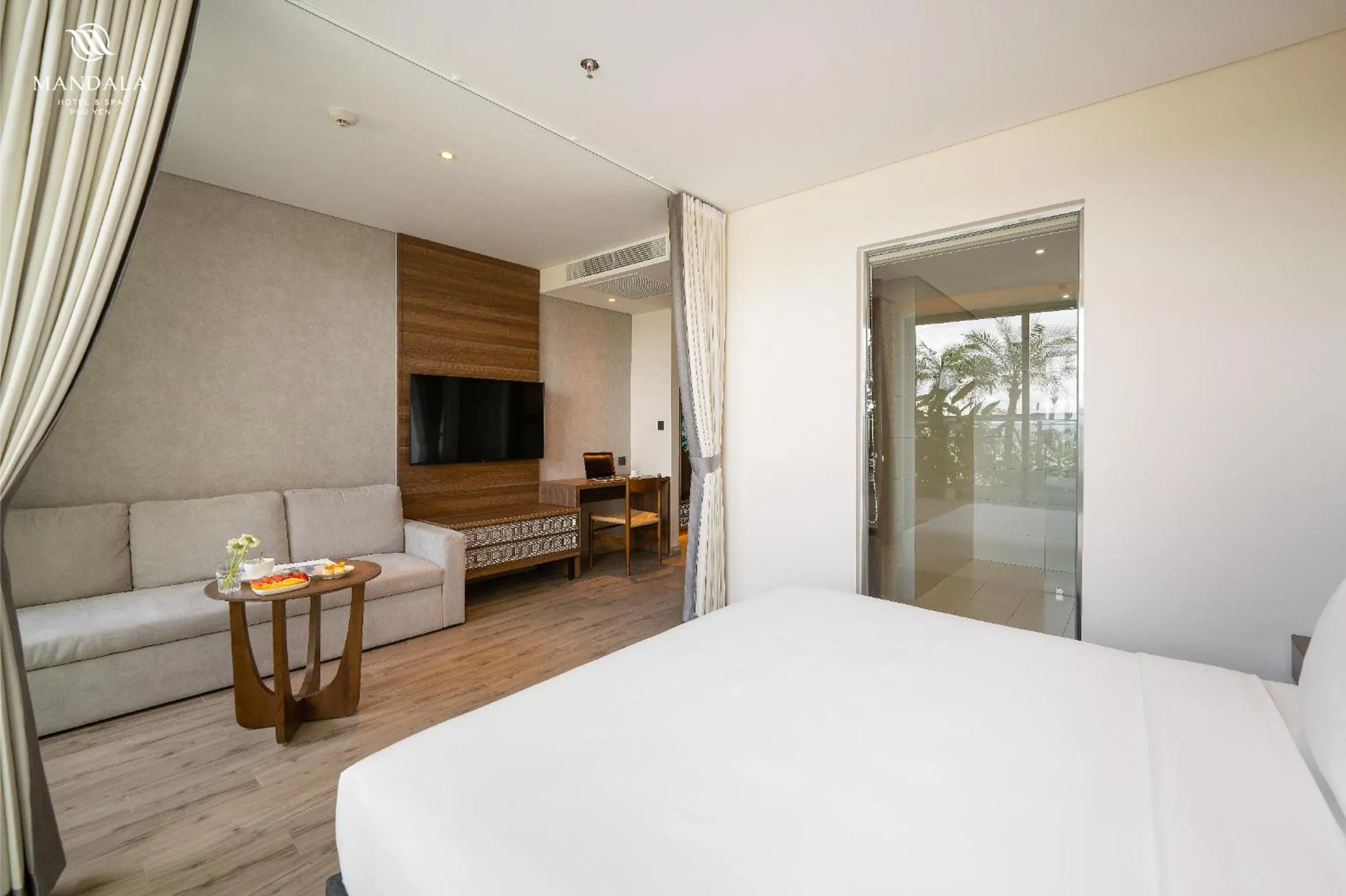 Photo of the whole room, Bed in M Continental by Mandala Phu Yen - 24hours Stay
