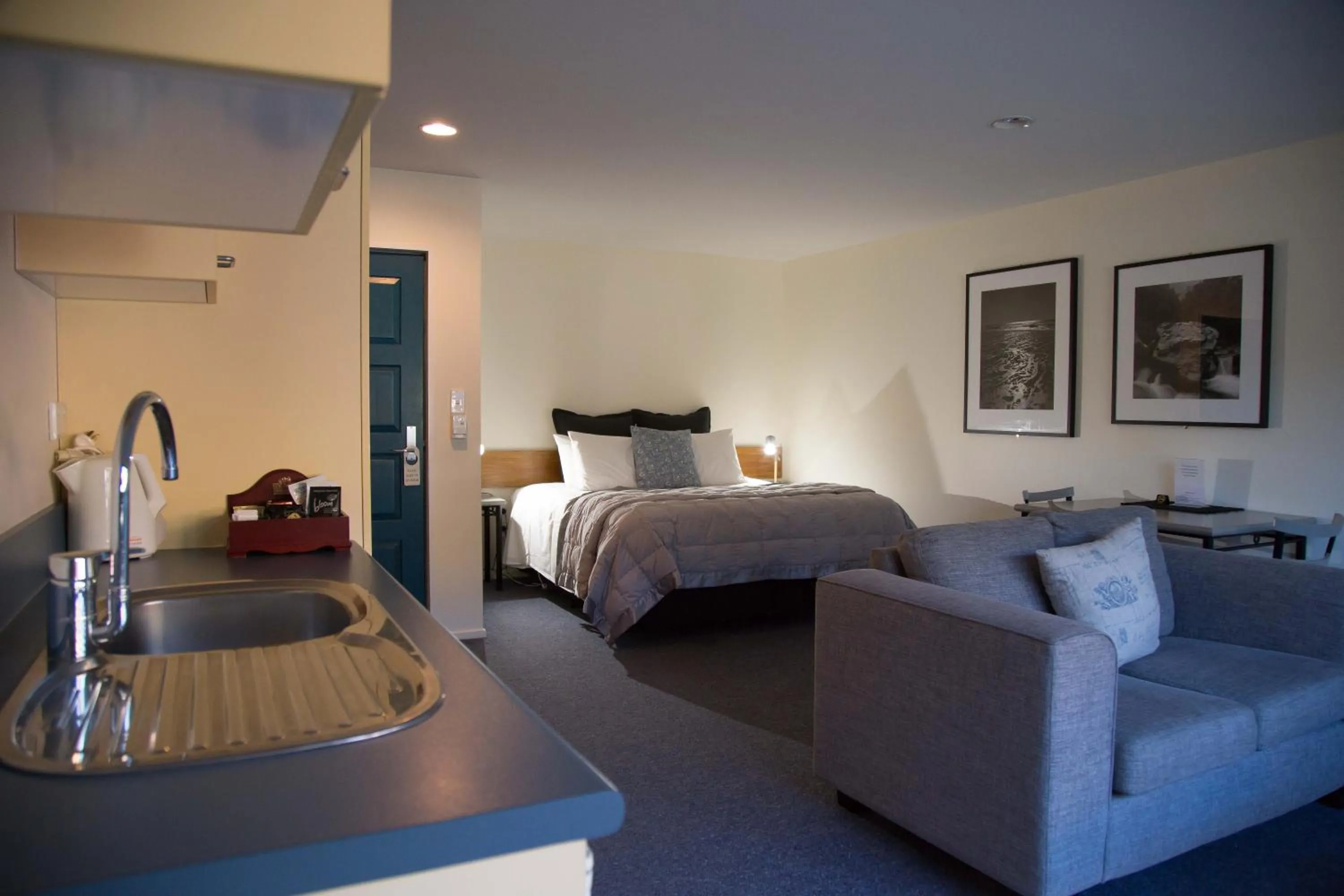 Bed in Akaroa Criterion Motel