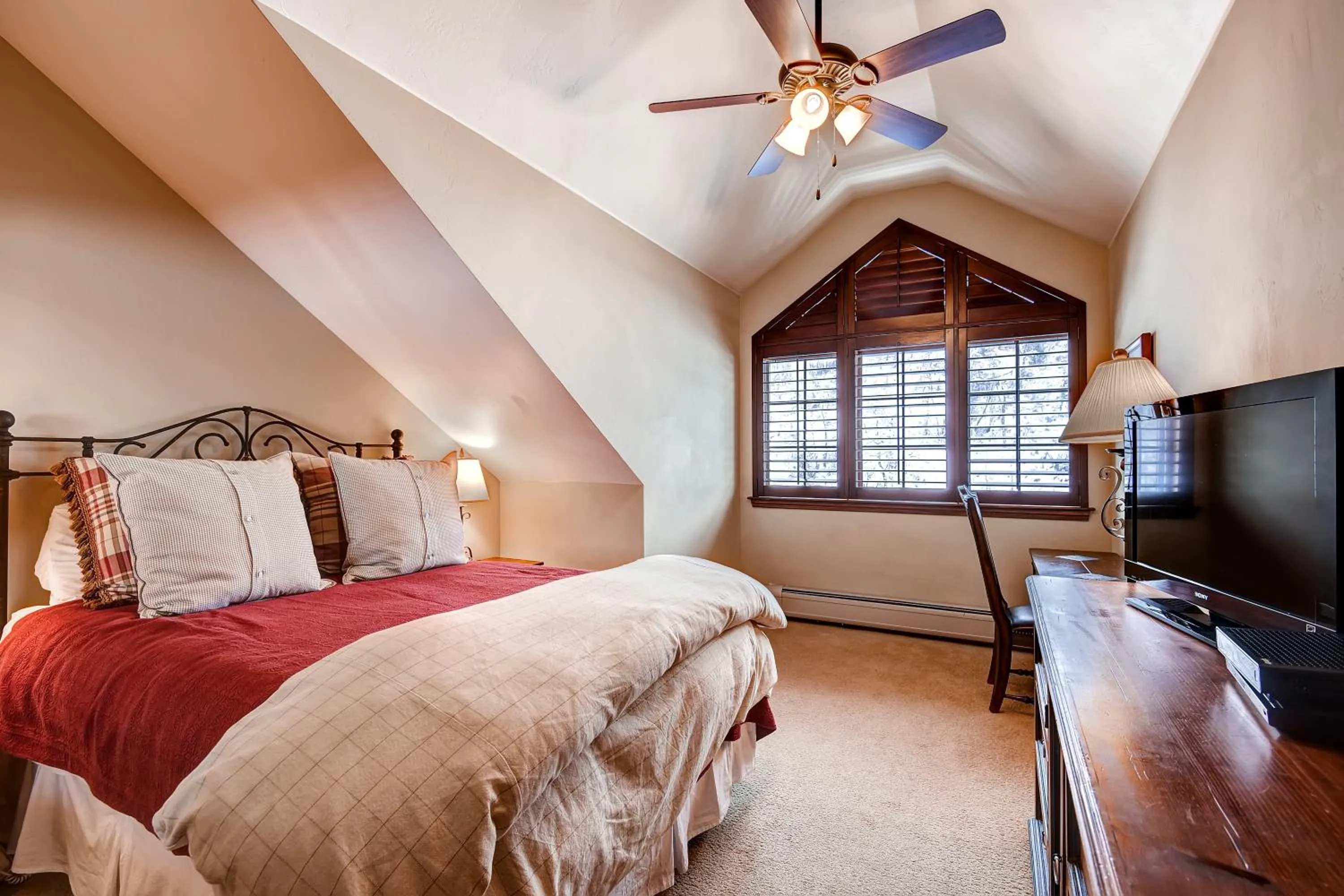TV and multimedia, Bed in St James Beaver Creek, A Vail Resorts Property