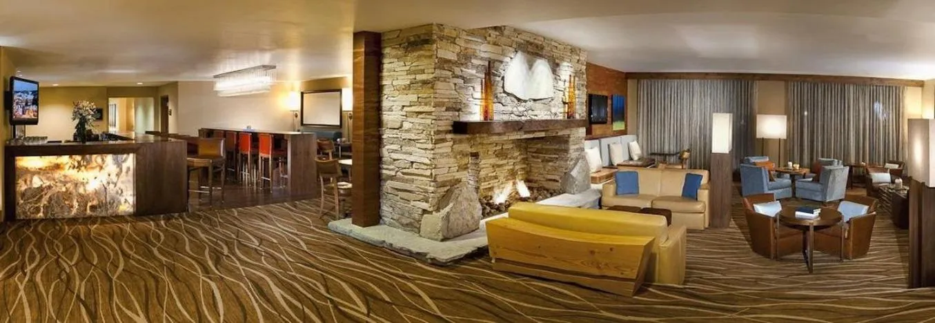 Lounge or bar in The Osprey at Beaver Creek, a RockResort