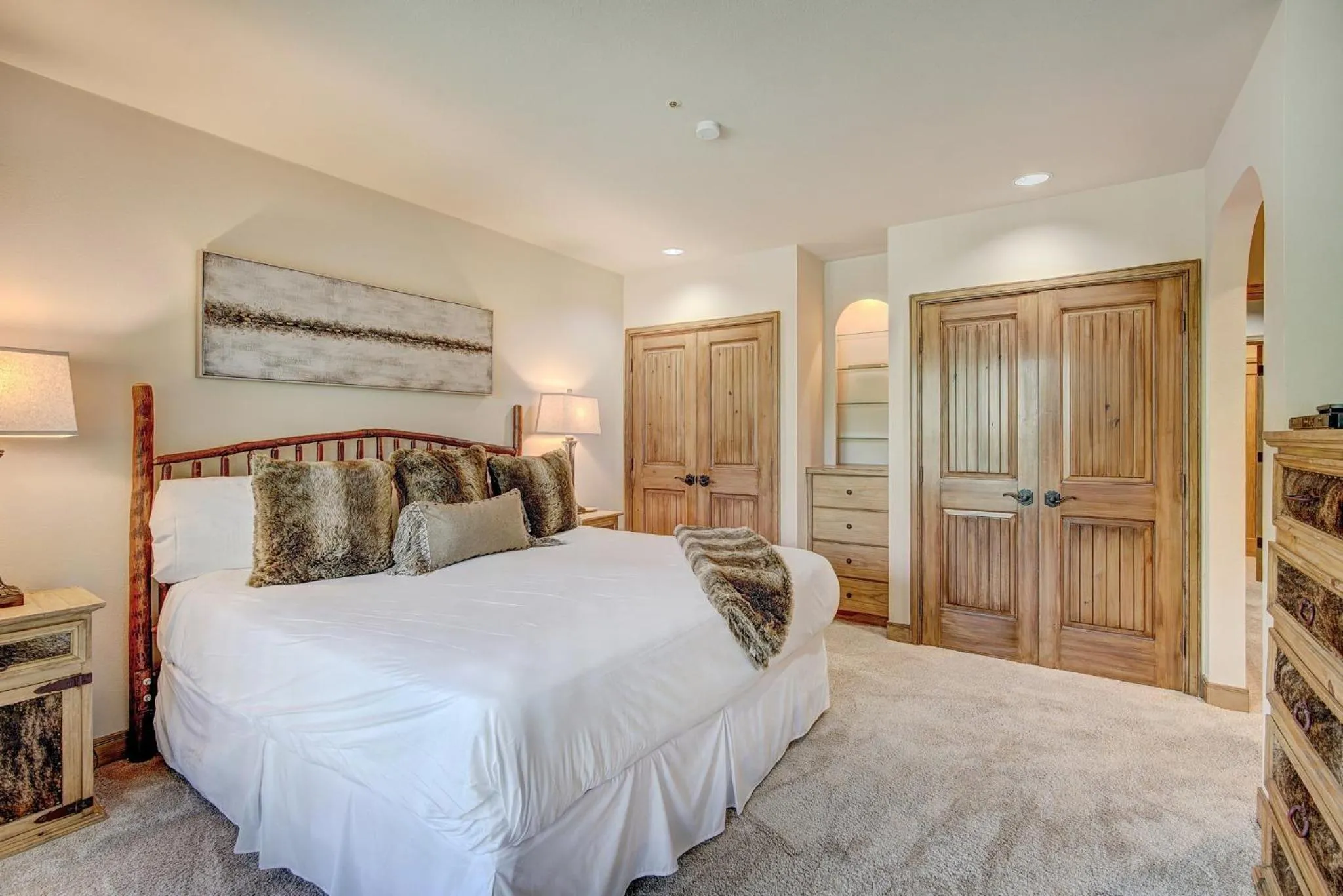 Photo of the whole room, Bed in The Pines Lodge, a RockResort, by Vail Resorts