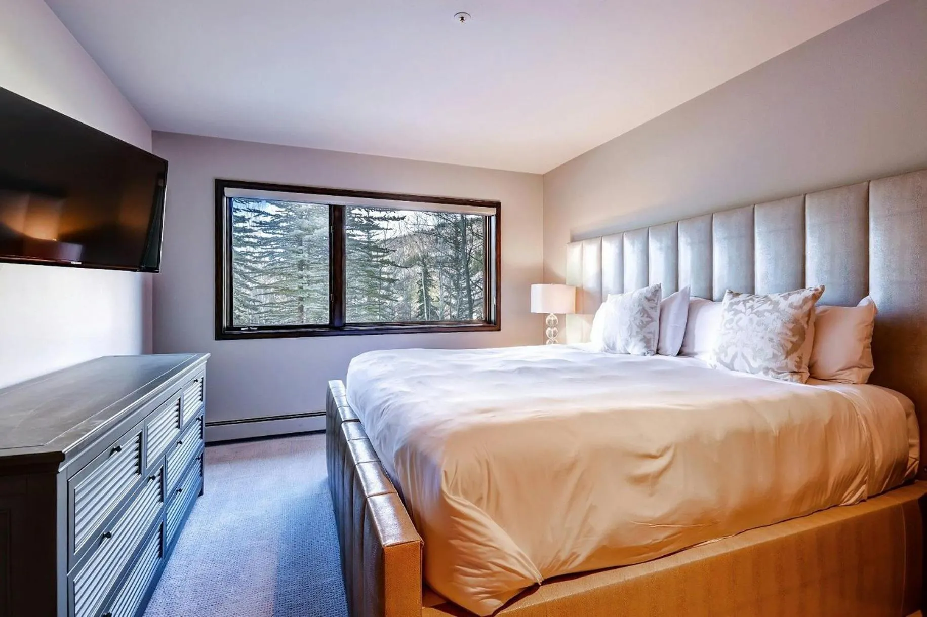 Bedroom, Bed in The Pines Lodge, a RockResort, by Vail Resorts