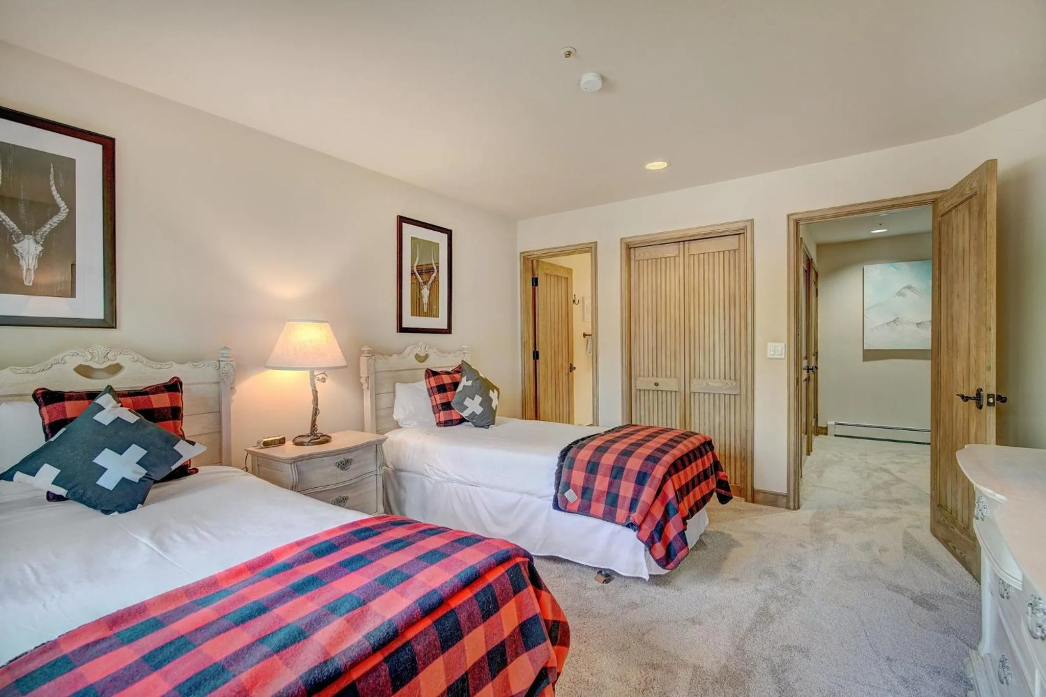 Photo of the whole room, Bed in The Pines Lodge, a RockResort, by Vail Resorts