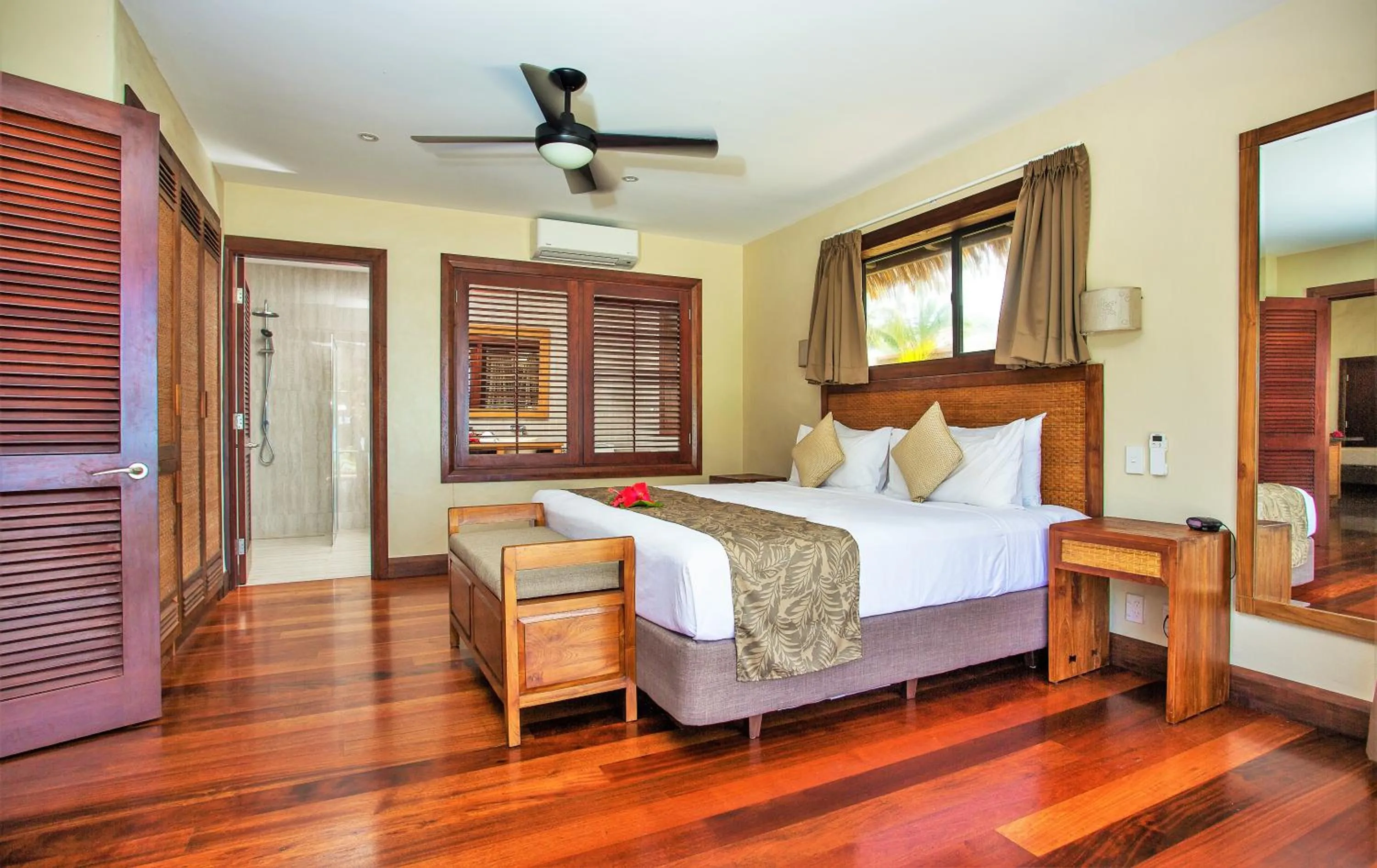 Photo of the whole room, Bed in Nautilus Resort