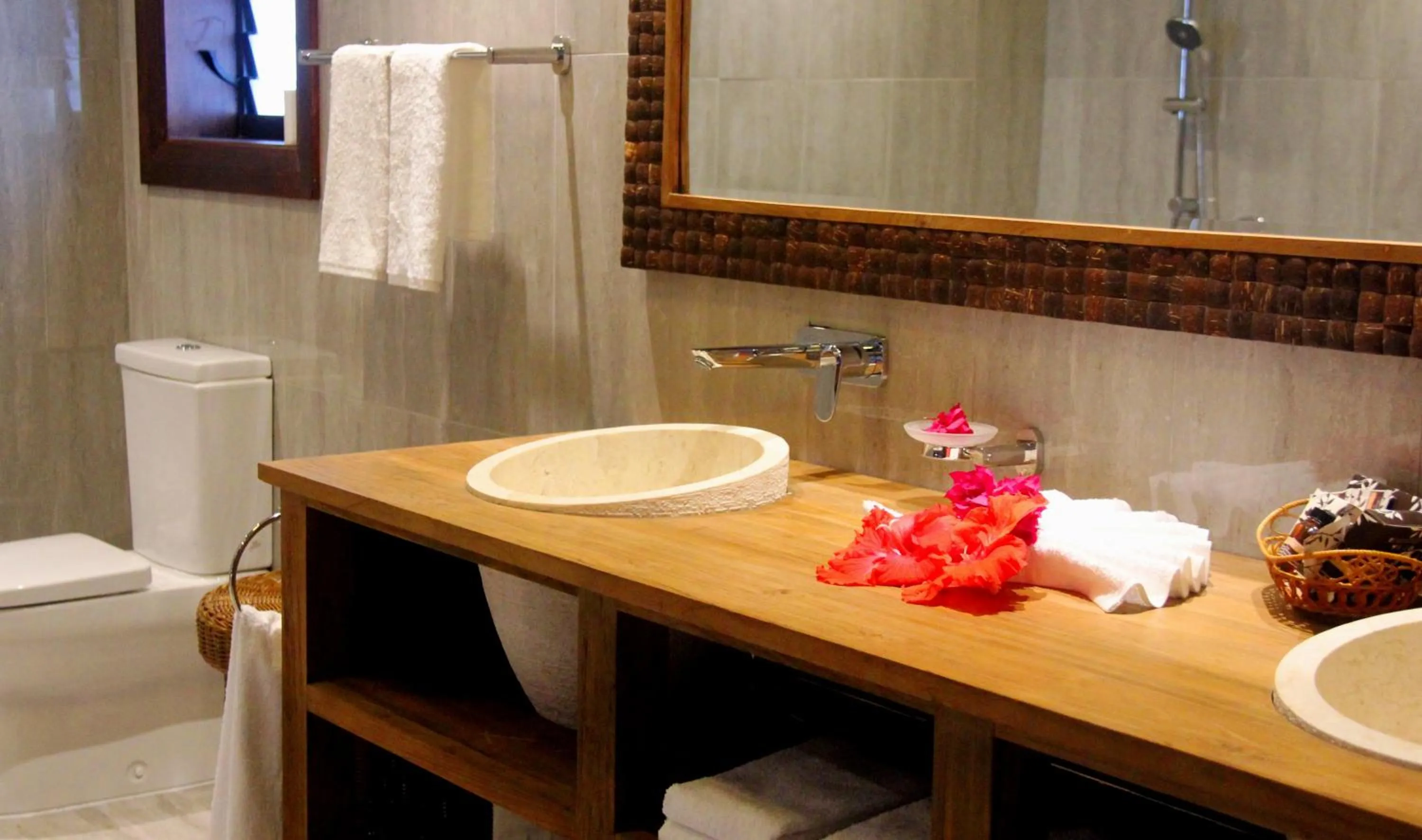 Shower in Nautilus Resort