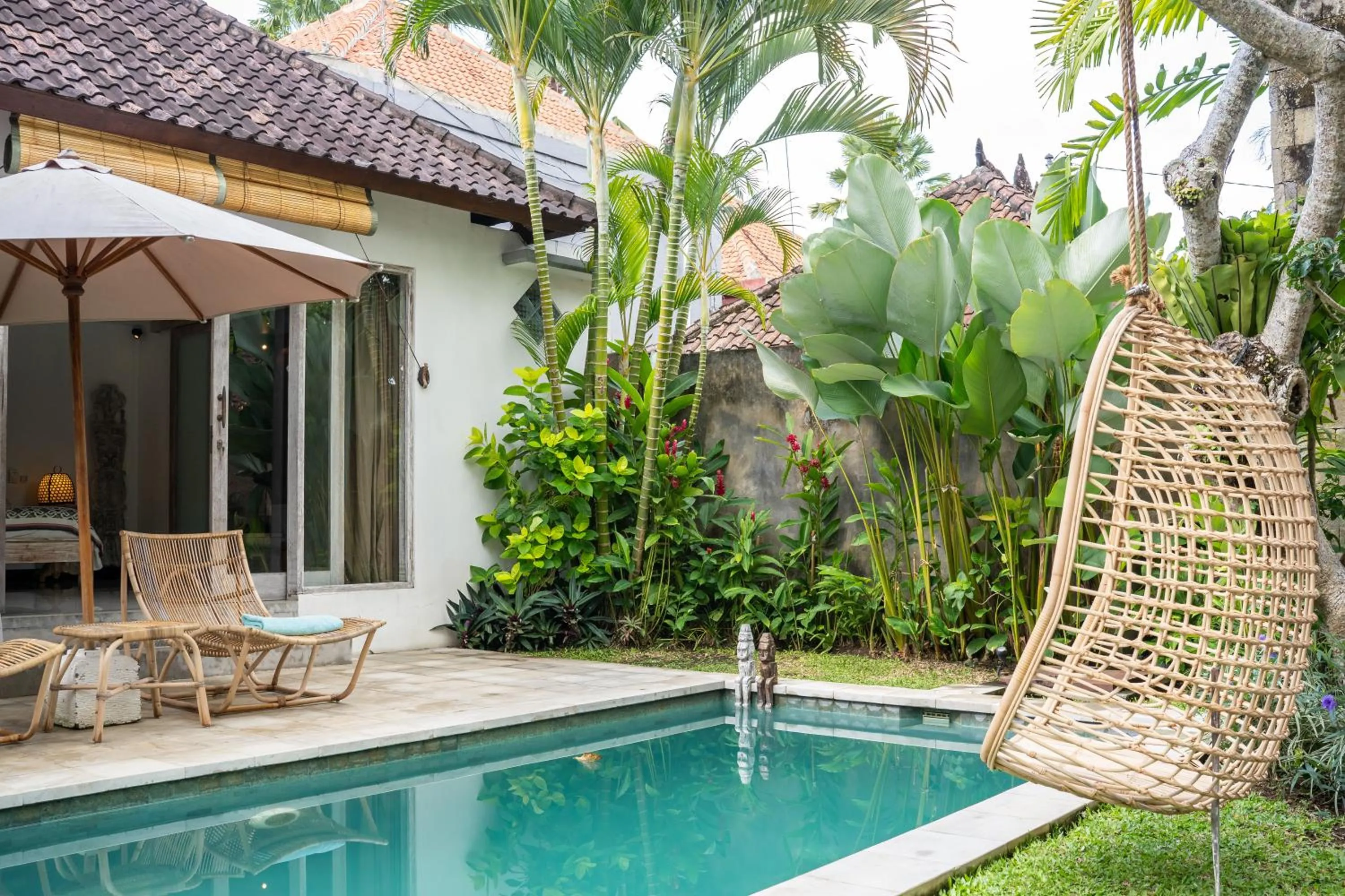 Swimming pool in Villa Katak by Villa Finder