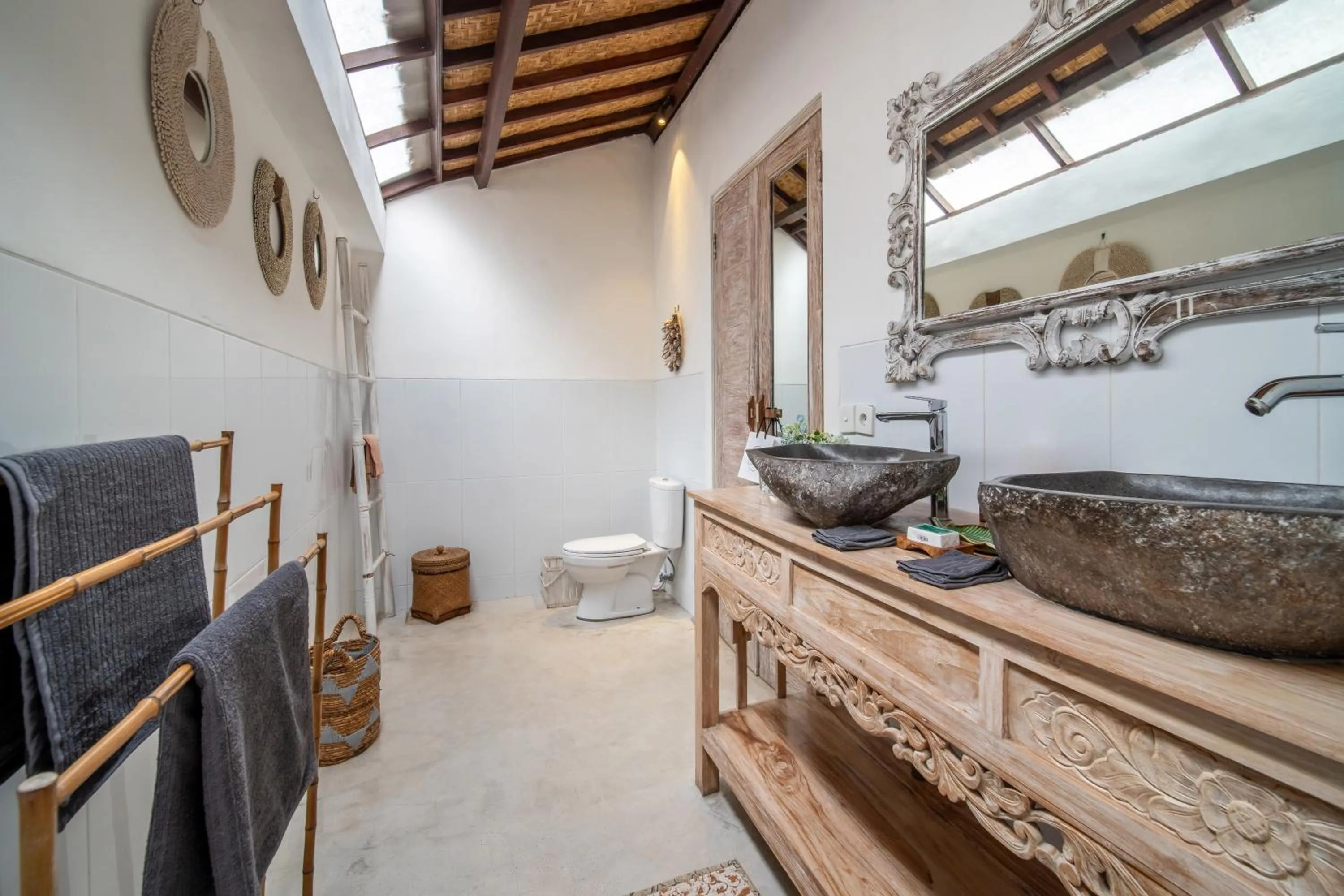 Toilet in Villa Katak by Villa Finder