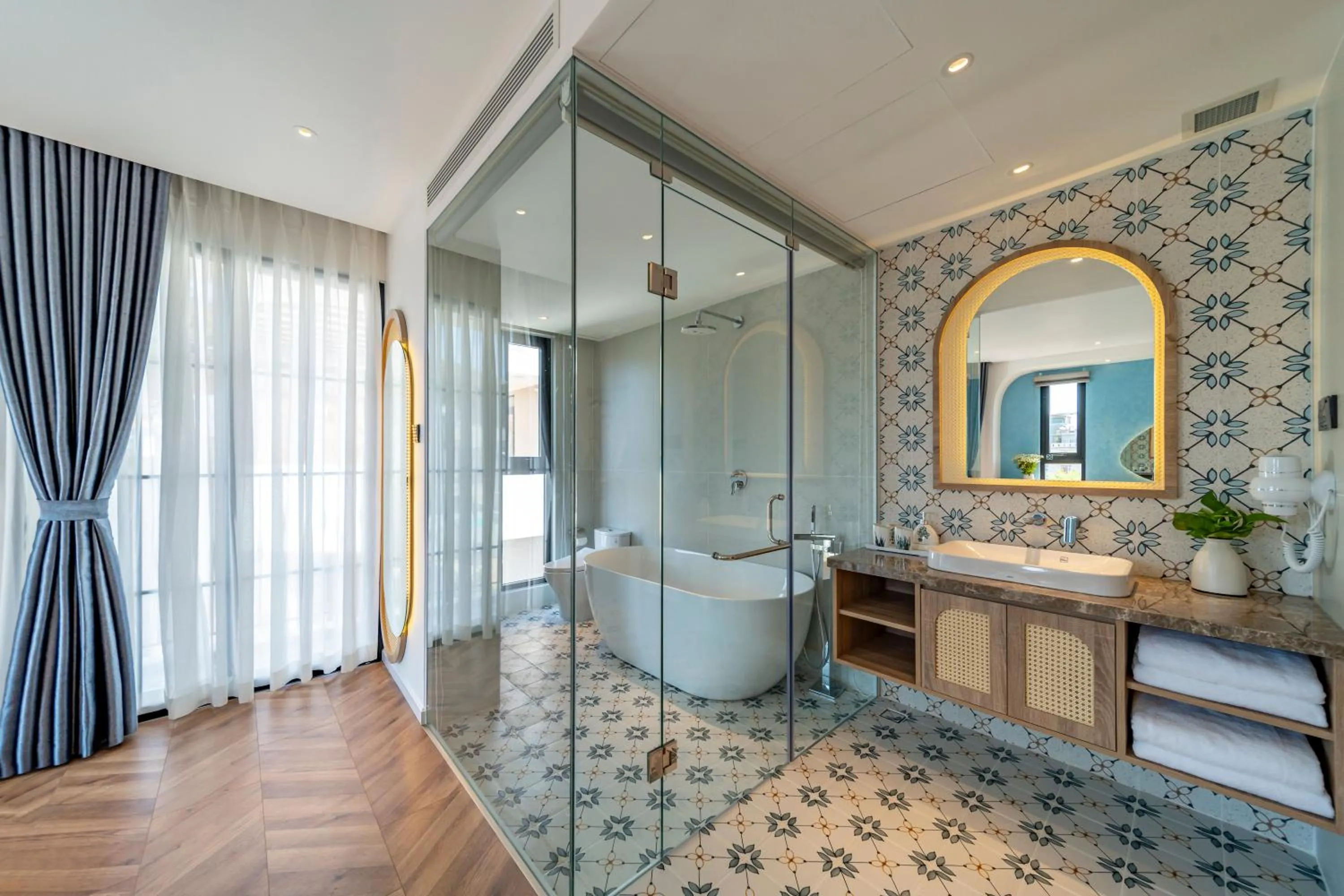 Shower in V Boutique Hotel - Complimentary refreshments