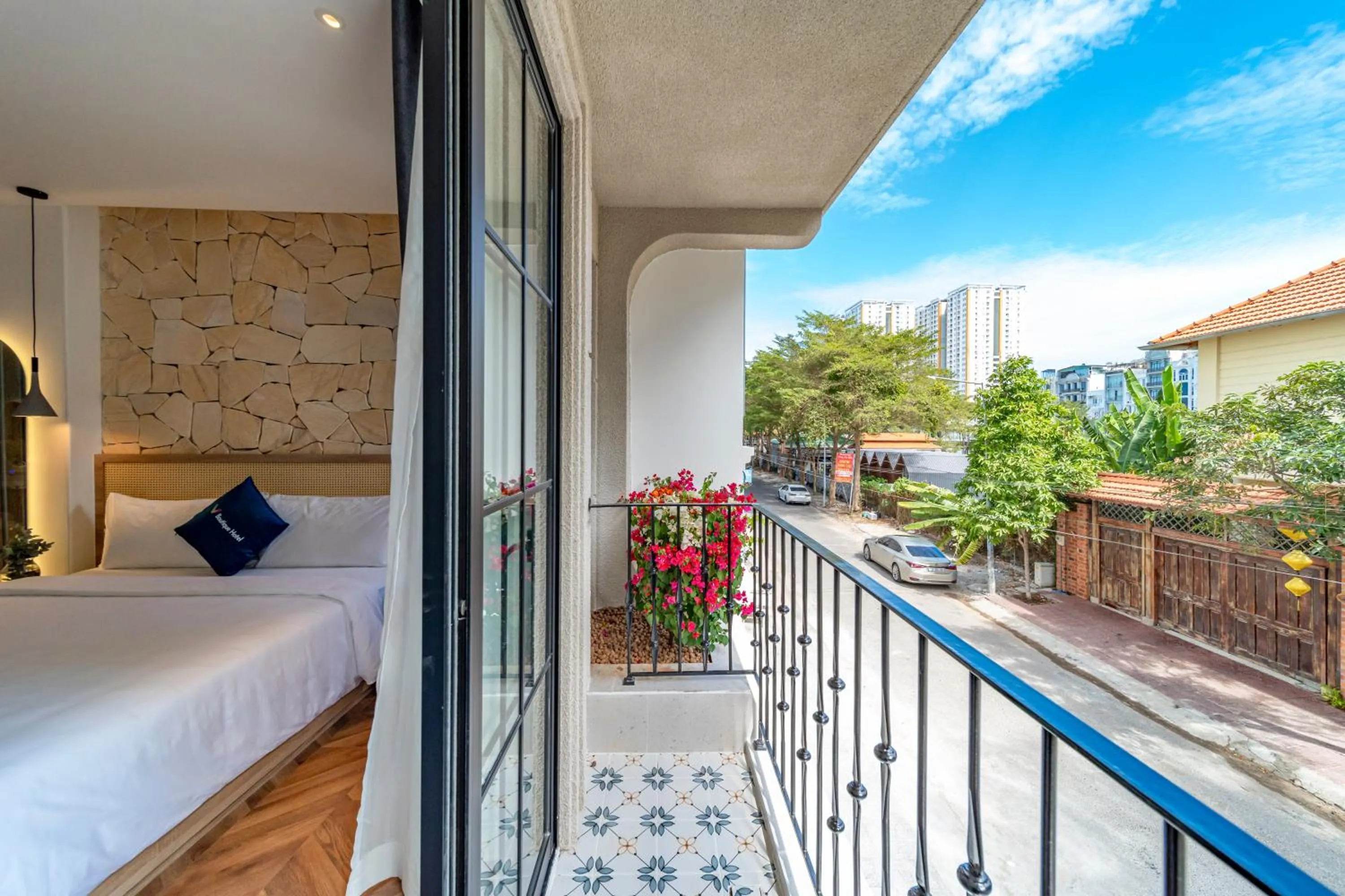 Balcony/Terrace, Bed in V Boutique Hotel - Complimentary refreshments