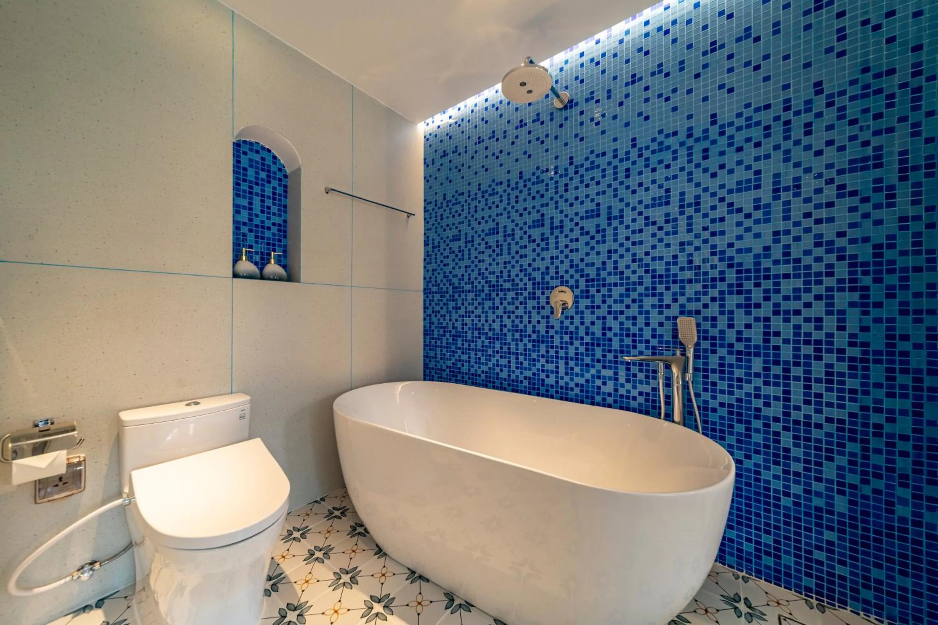 Shower in V Boutique Hotel - Complimentary refreshments