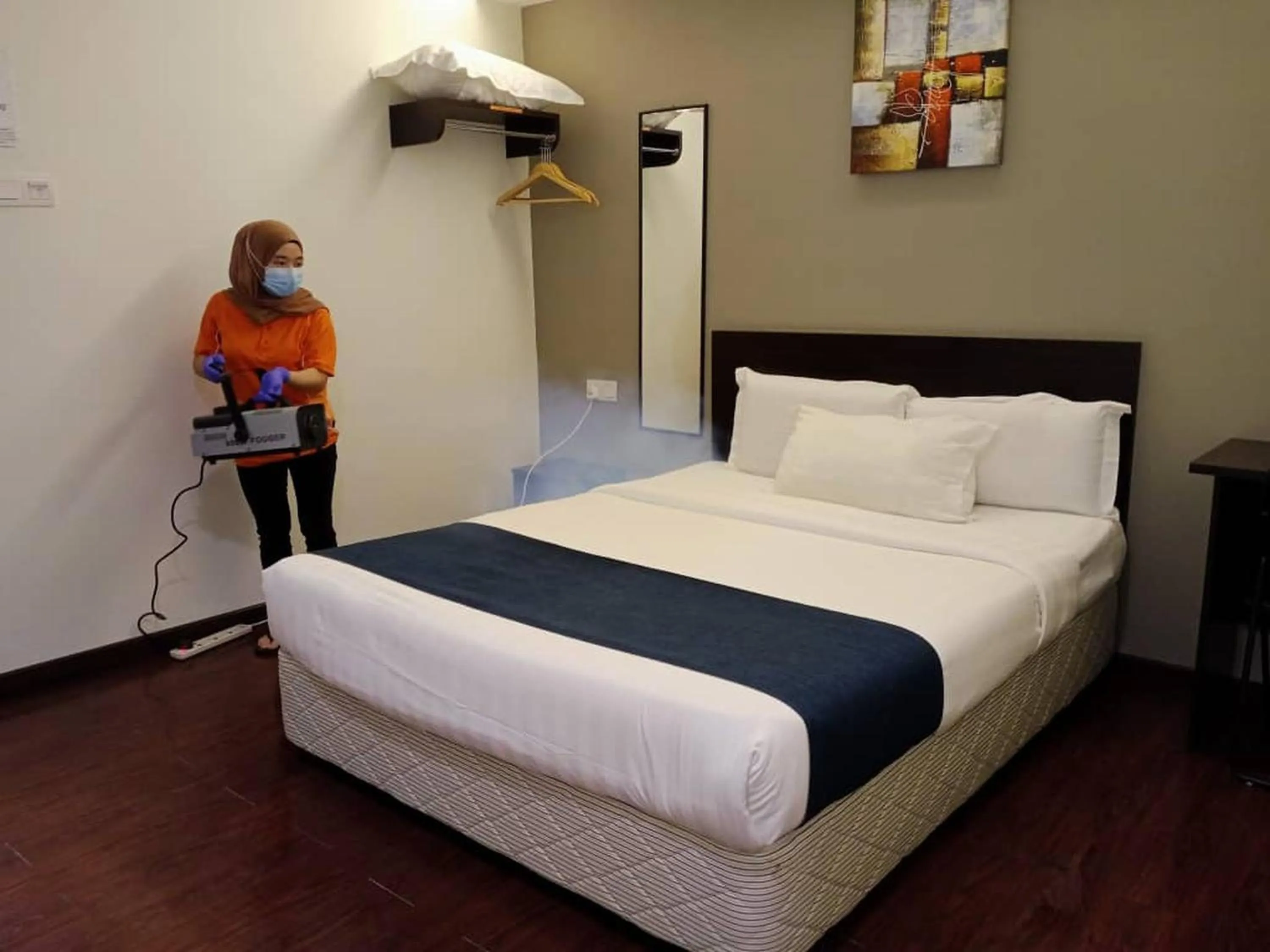 Staff, Bed in 1 Orange Hotel Kuchai Lama KUALA LUMPUR