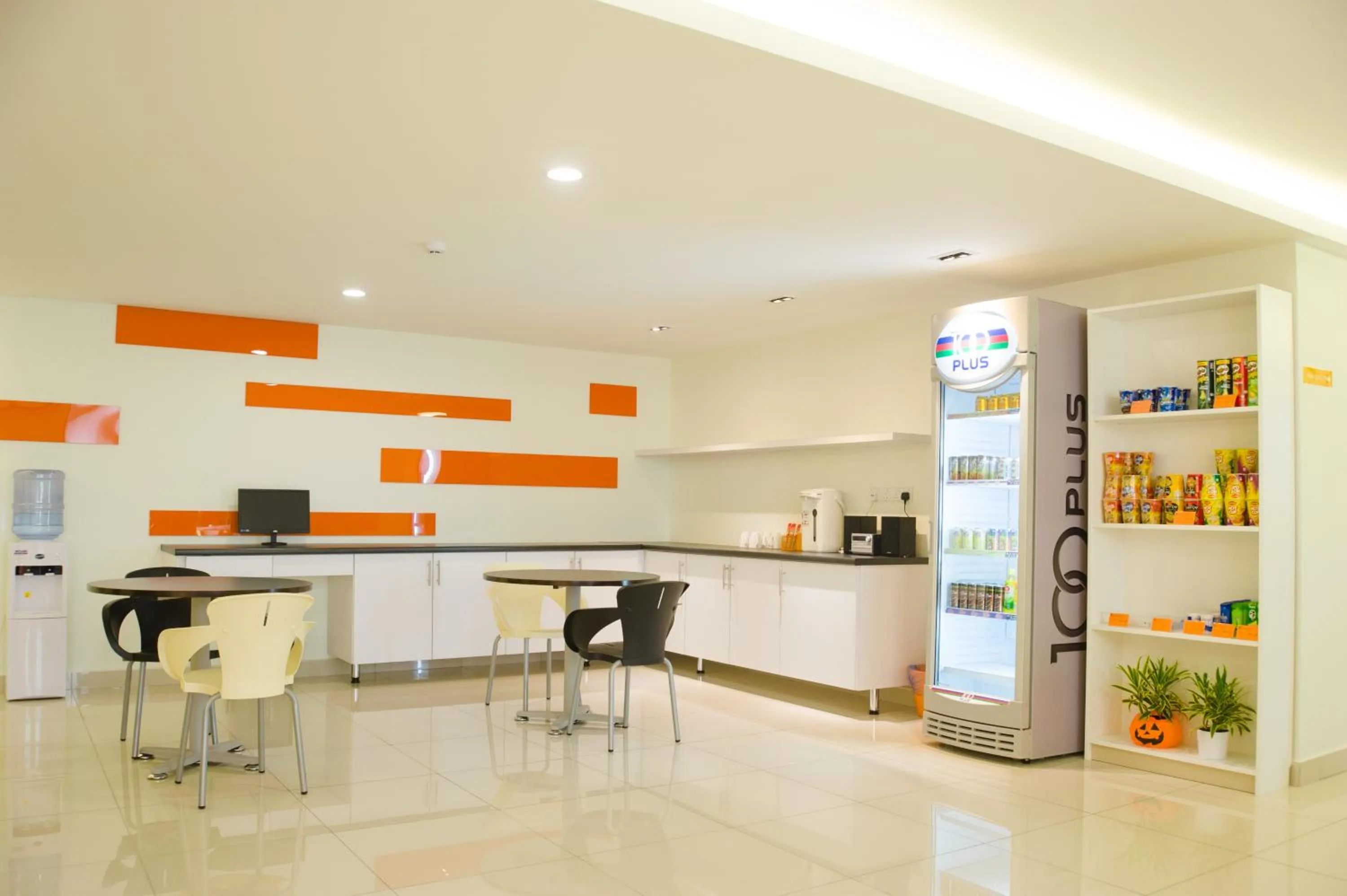 On-site shops in 1 Orange Hotel Kuchai Lama KUALA LUMPUR