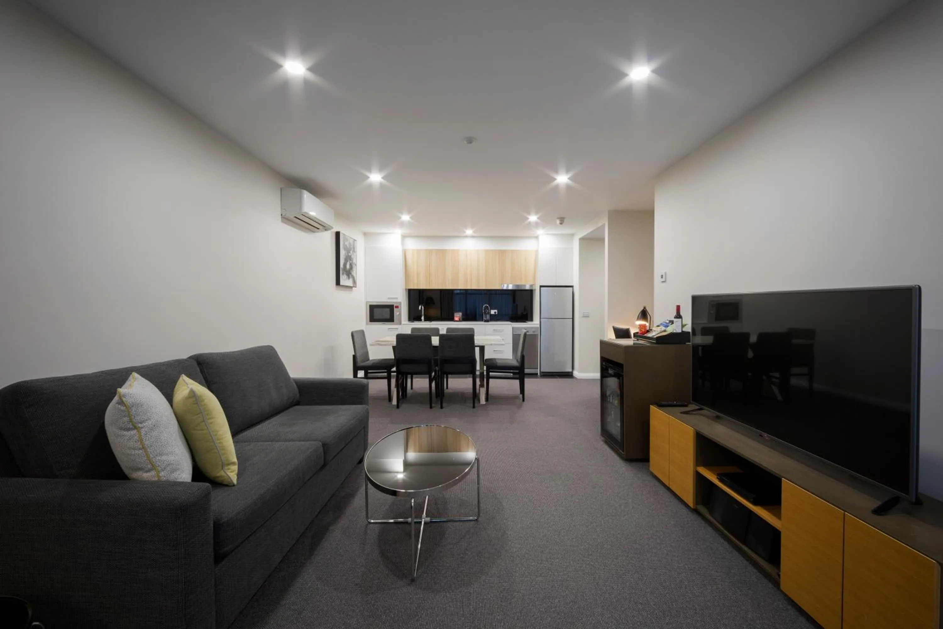 Living room in Avenue Hotel Canberra